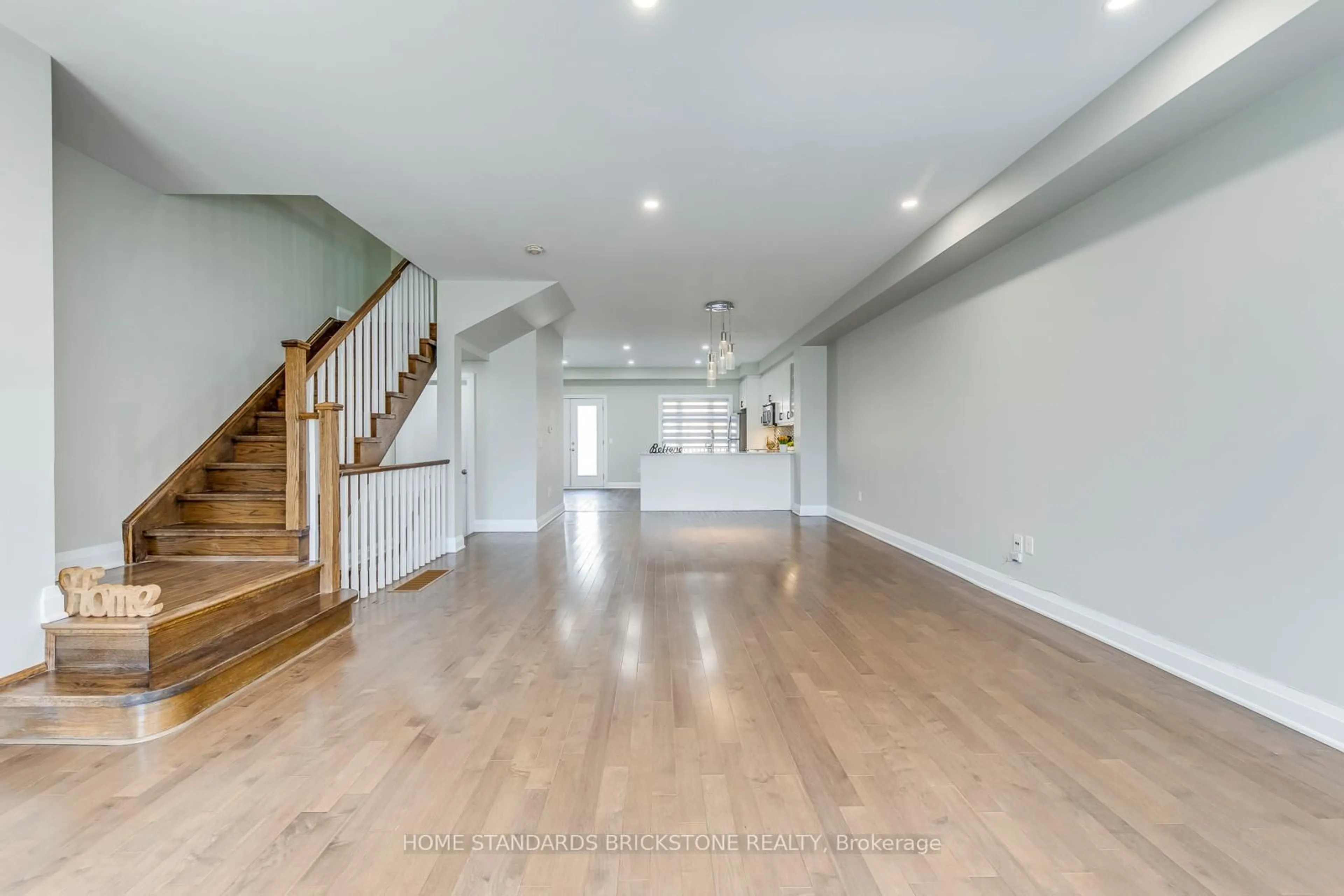 Indoor foyer for 2460 Prince Michael Dr #TH18, Oakville Ontario L6H 0G9