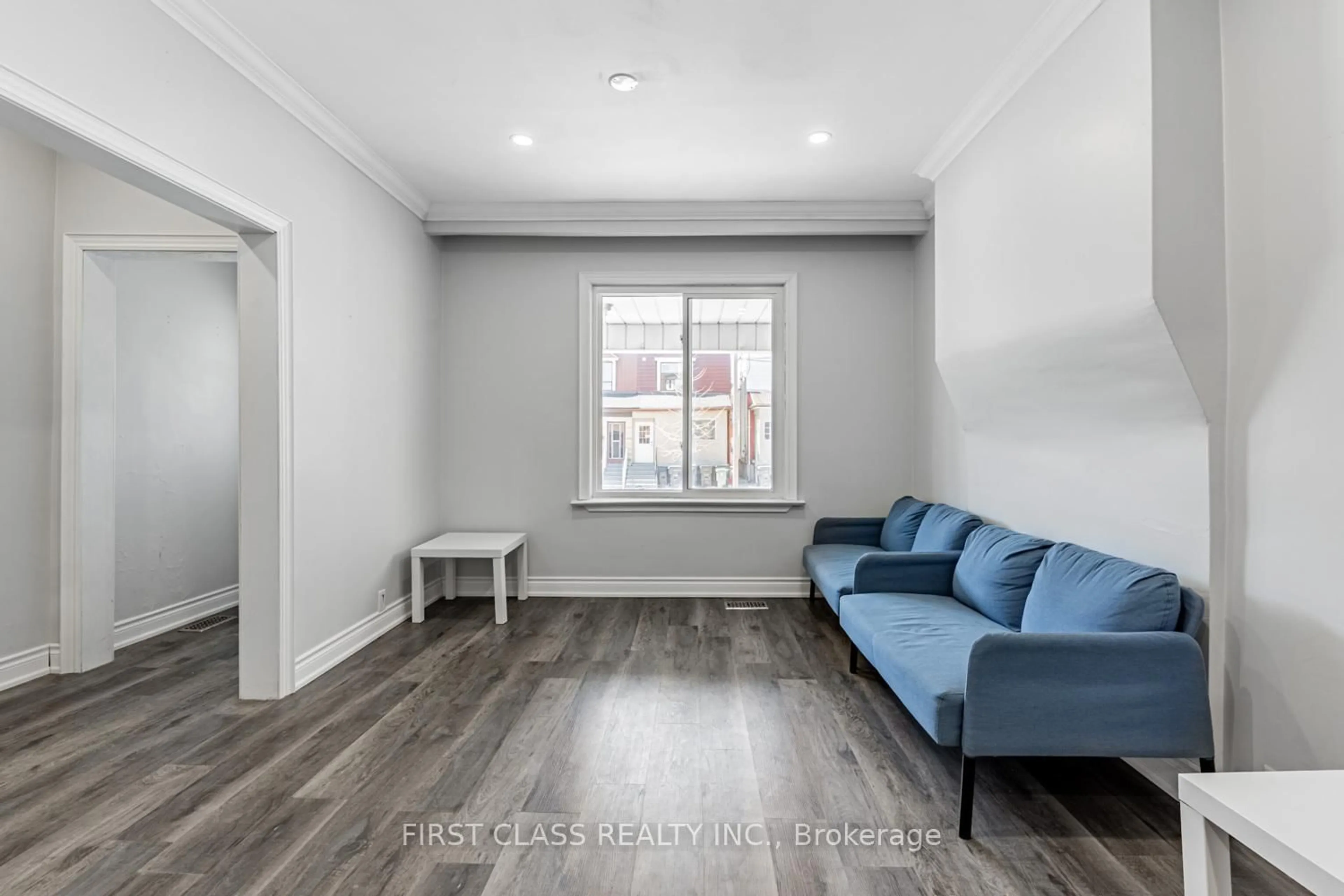 Living room with furniture, unknown for 1113 Dufferin St, Toronto Ontario M6H 4B5