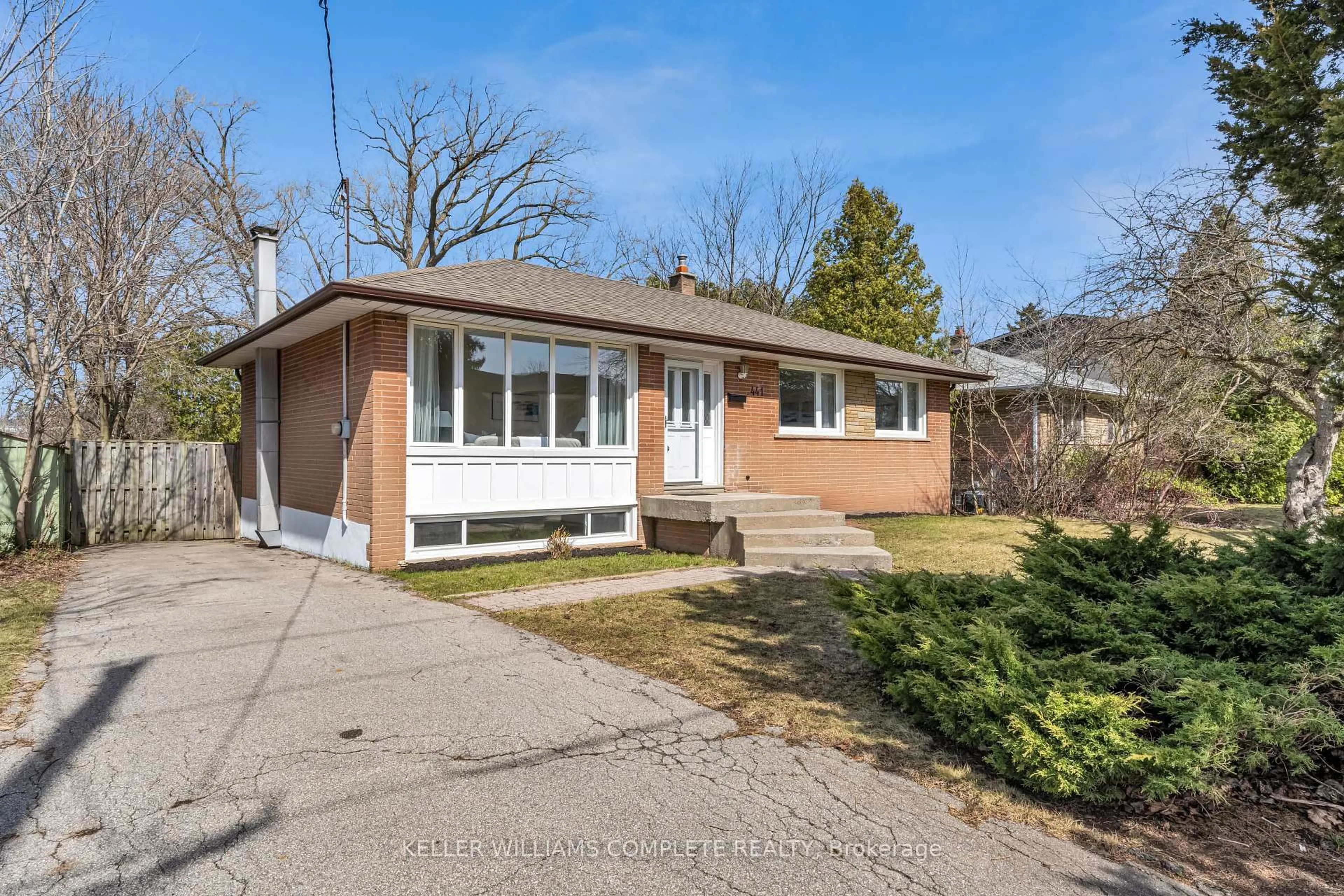 Home with brick exterior material, street for 441 VALLEY Dr, Oakville Ontario L6L 4L7