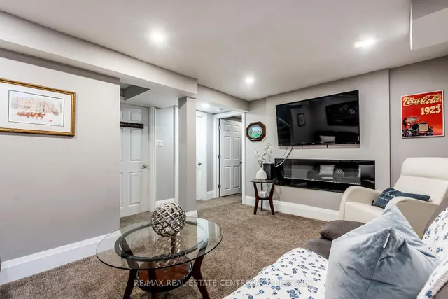 Additional property image - 481 Bell St