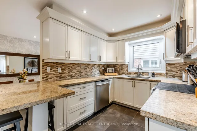 Additional property image - 481 Bell St