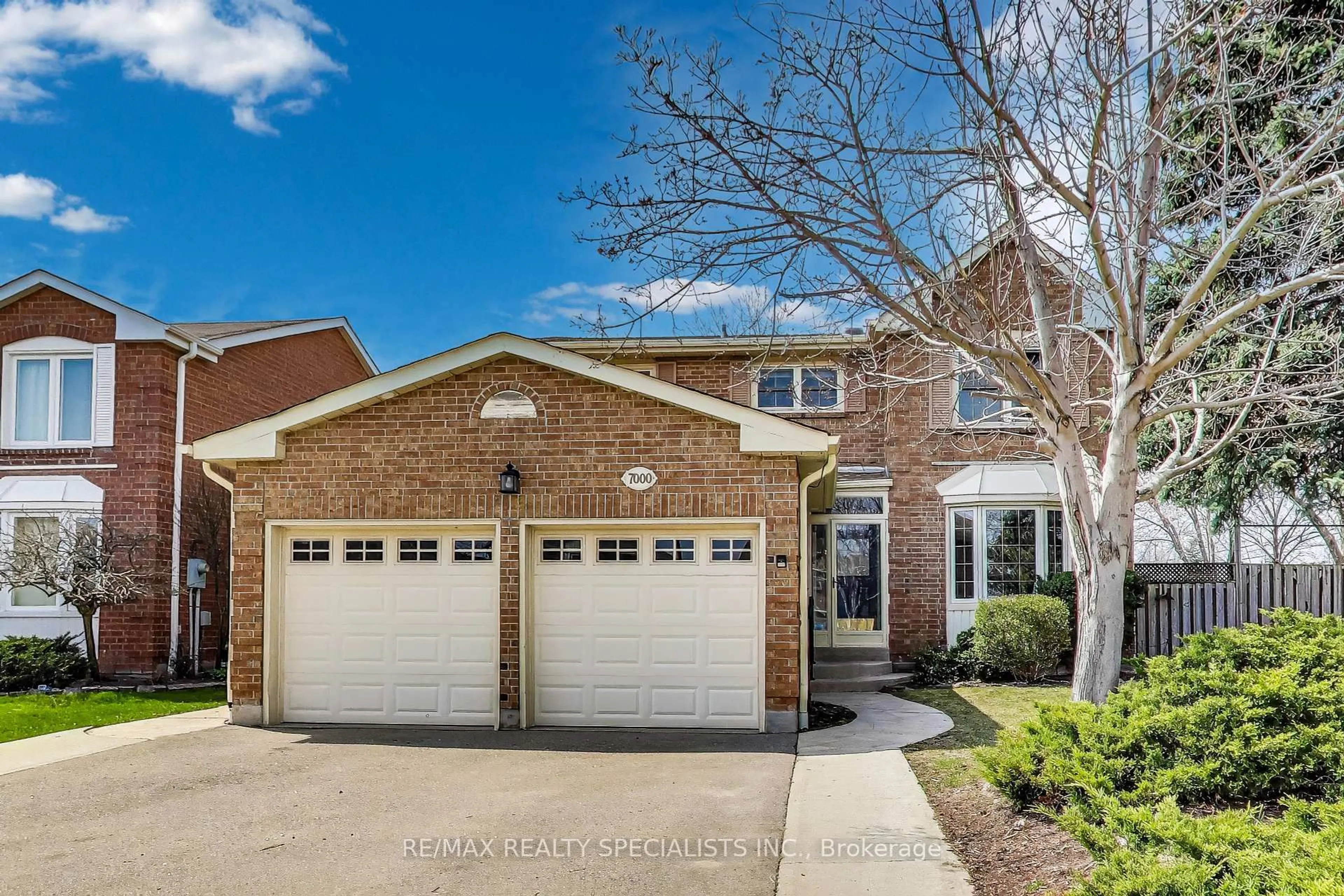 Home with brick exterior material, street for 7000 Danton Prom, Mississauga Ontario L5N 5A1