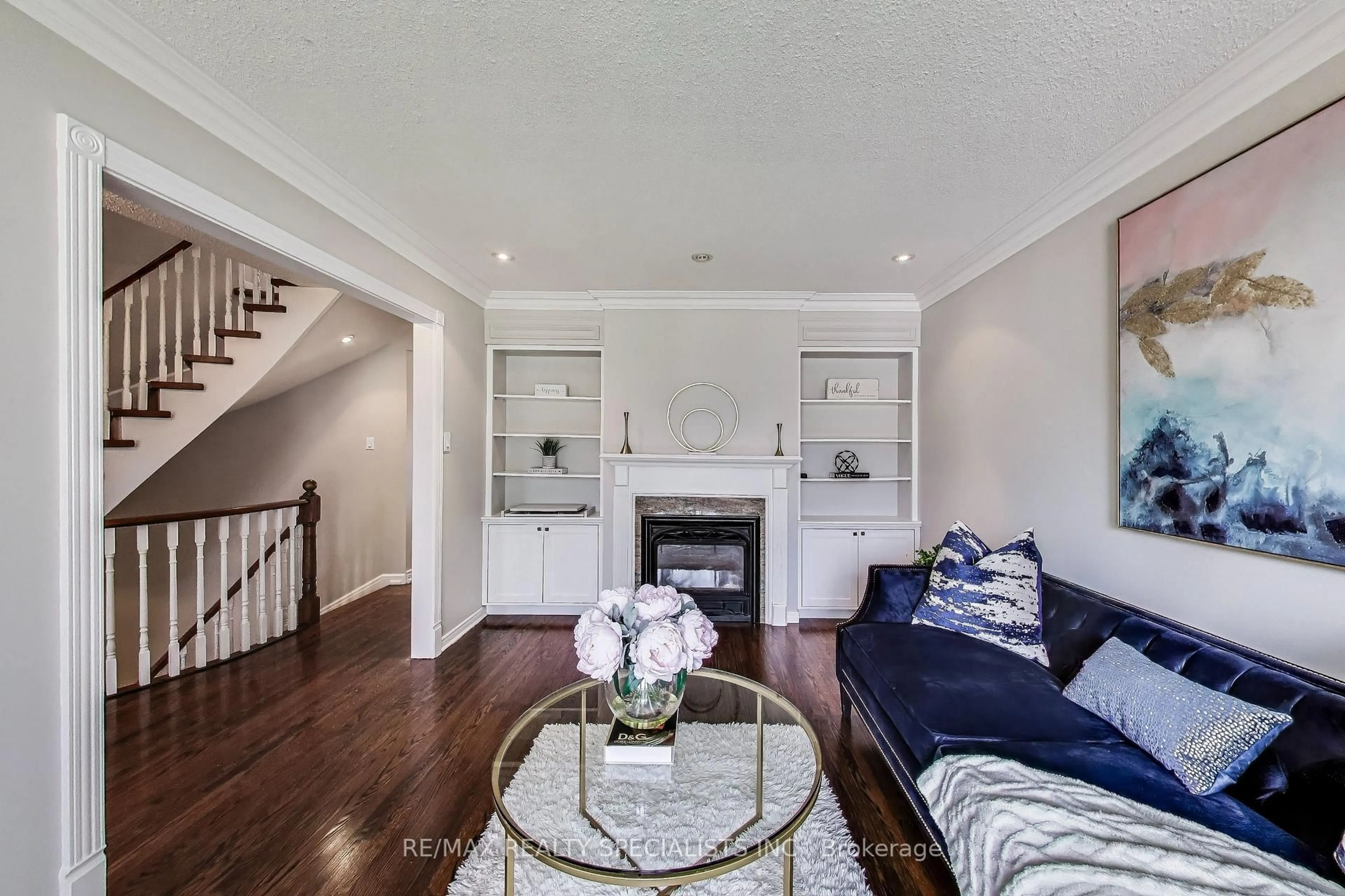 Living room with furniture, wood/laminate floor for 7000 Danton Prom, Mississauga Ontario L5N 5A1