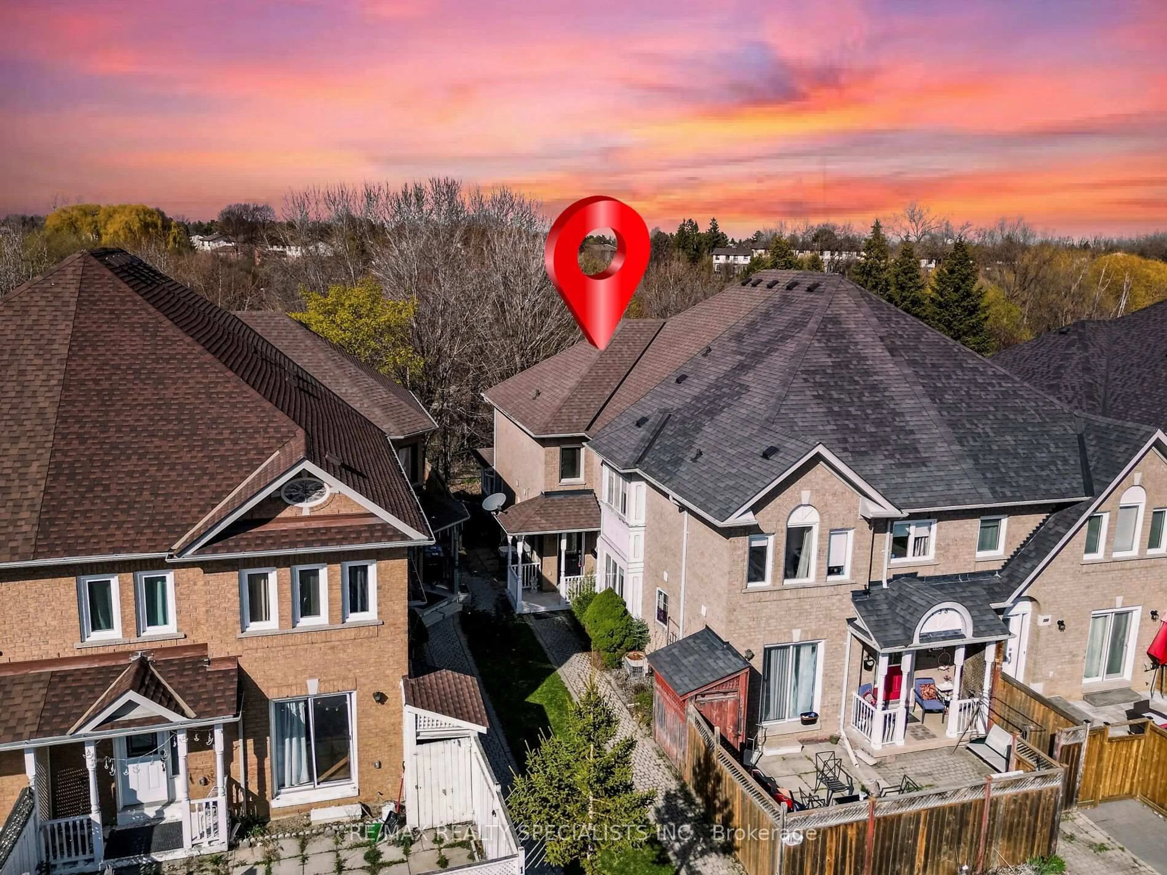 A pic from outside/outdoor area/front of a property/back of a property/a pic from drone, street for 140 Pressed Brick Dr, Brampton Ontario L6V 4K6