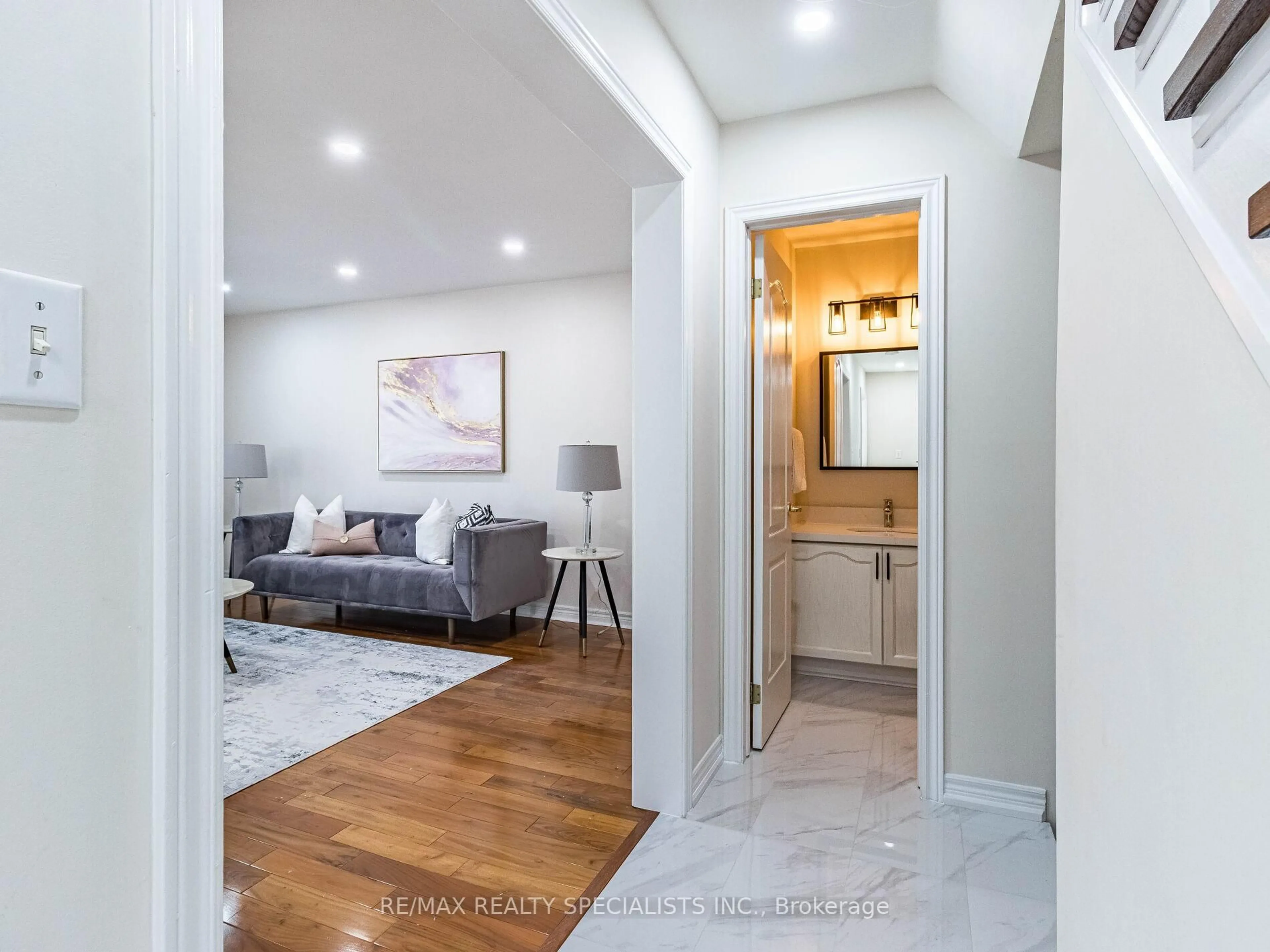 Indoor entryway for 140 Pressed Brick Dr, Brampton Ontario L6V 4K6
