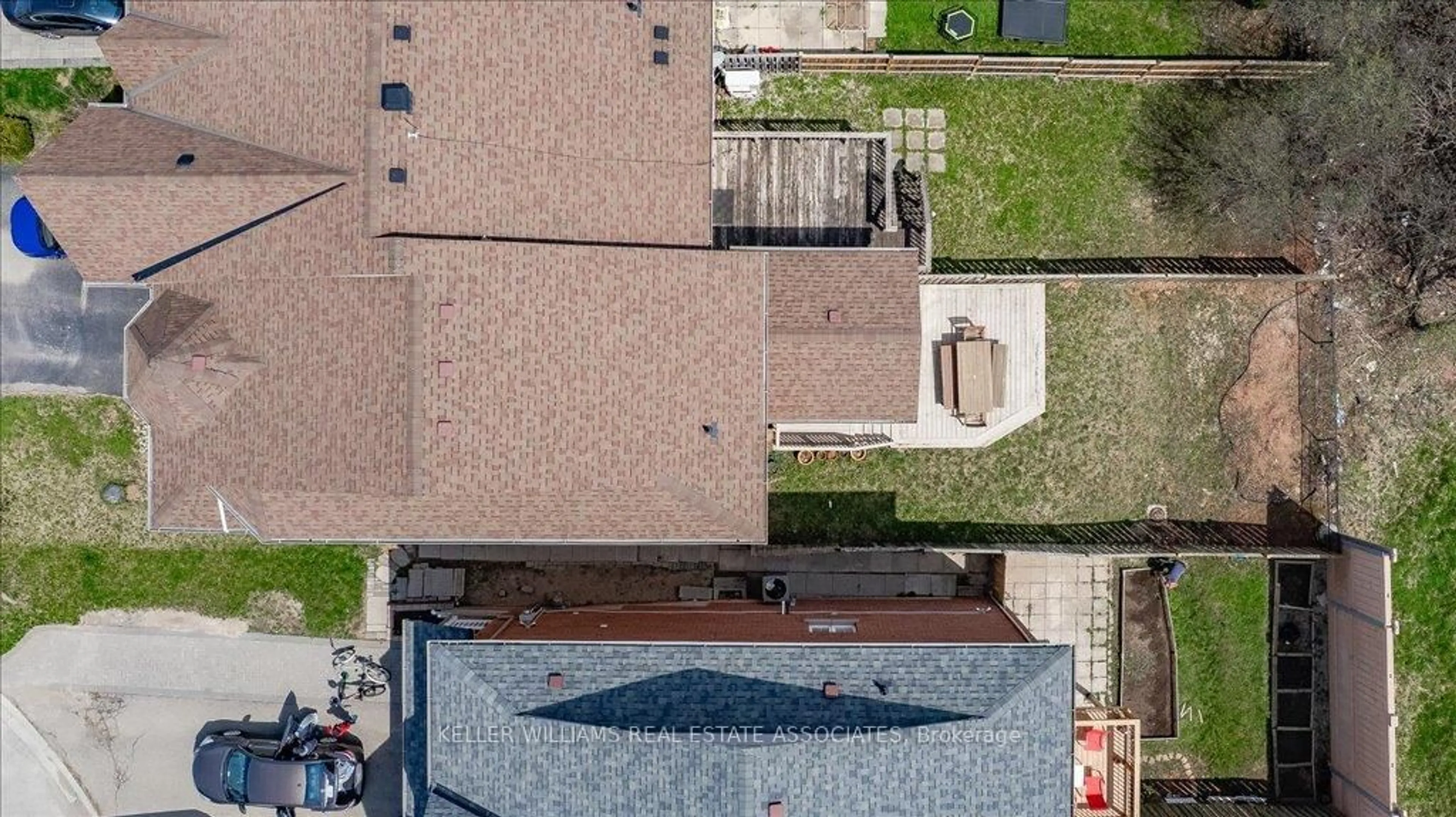 A pic from outside/outdoor area/front of a property/back of a property/a pic from drone, unknown for 342 Riverstone Dr, Oakville Ontario L6H 7M3