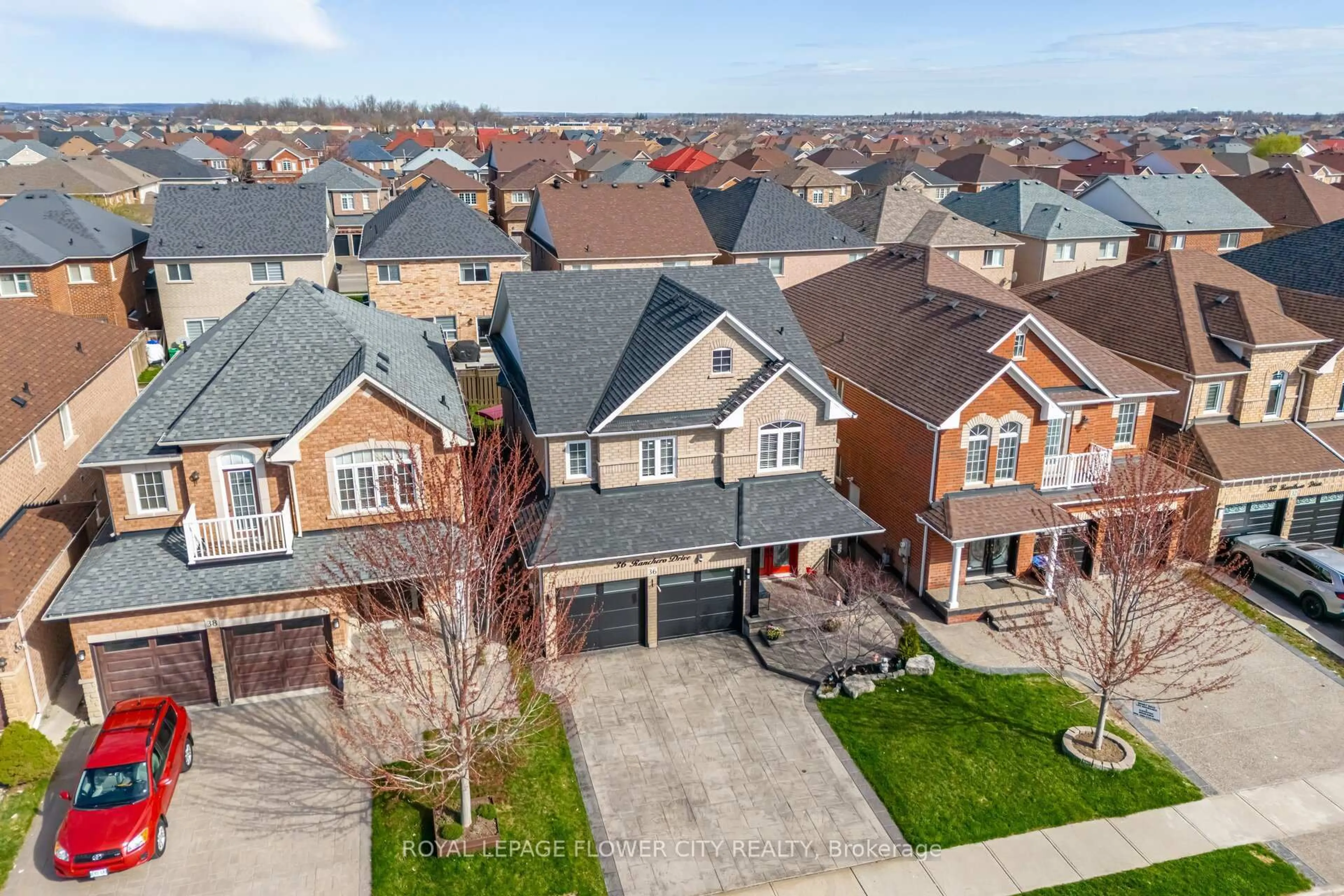 A pic from outside/outdoor area/front of a property/back of a property/a pic from drone, street for 36 Ranchero Dr, Brampton Ontario L7A 3C3