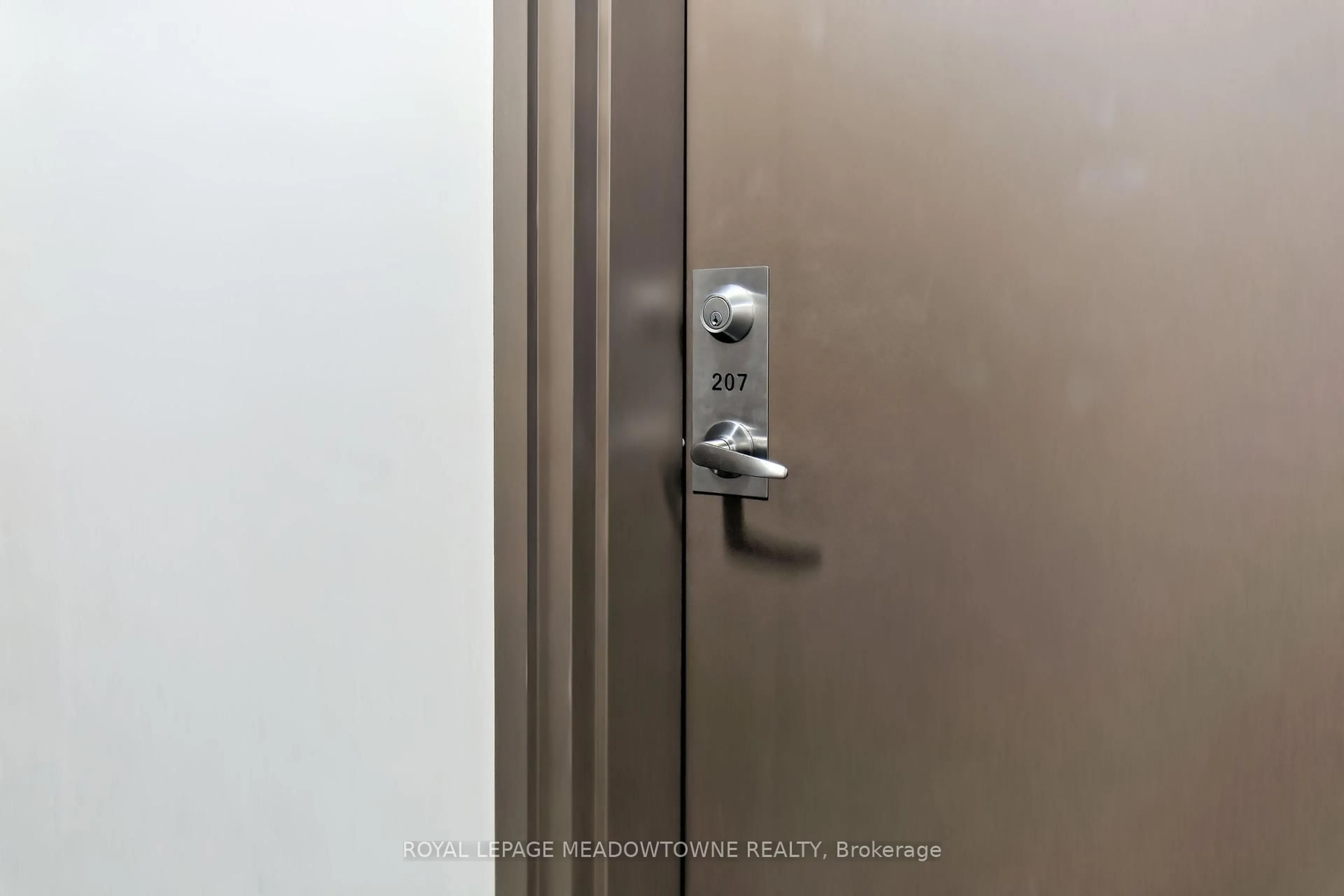 A pic of a room for 215 Broadway St #207, Mississauga Ontario L5M 1J1