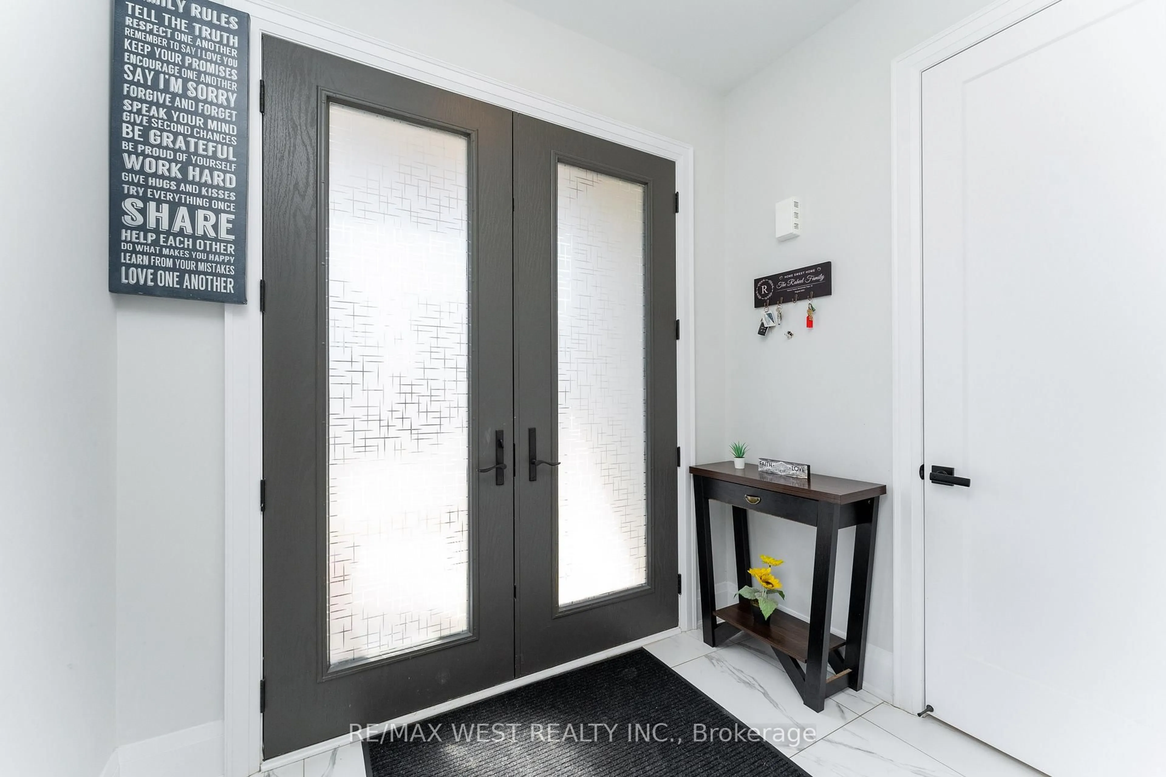 Indoor entryway for 47 Kessler Dr, Brampton Ontario L6R 4E7