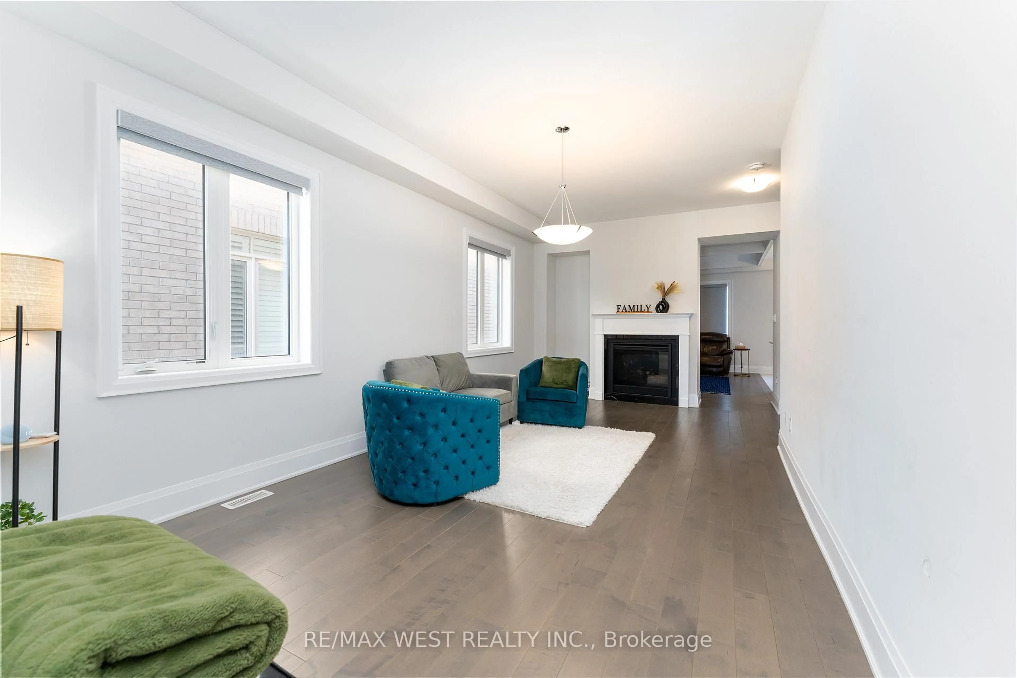 Living room with furniture, unknown for 47 Kessler Dr, Brampton Ontario L6R 4E7