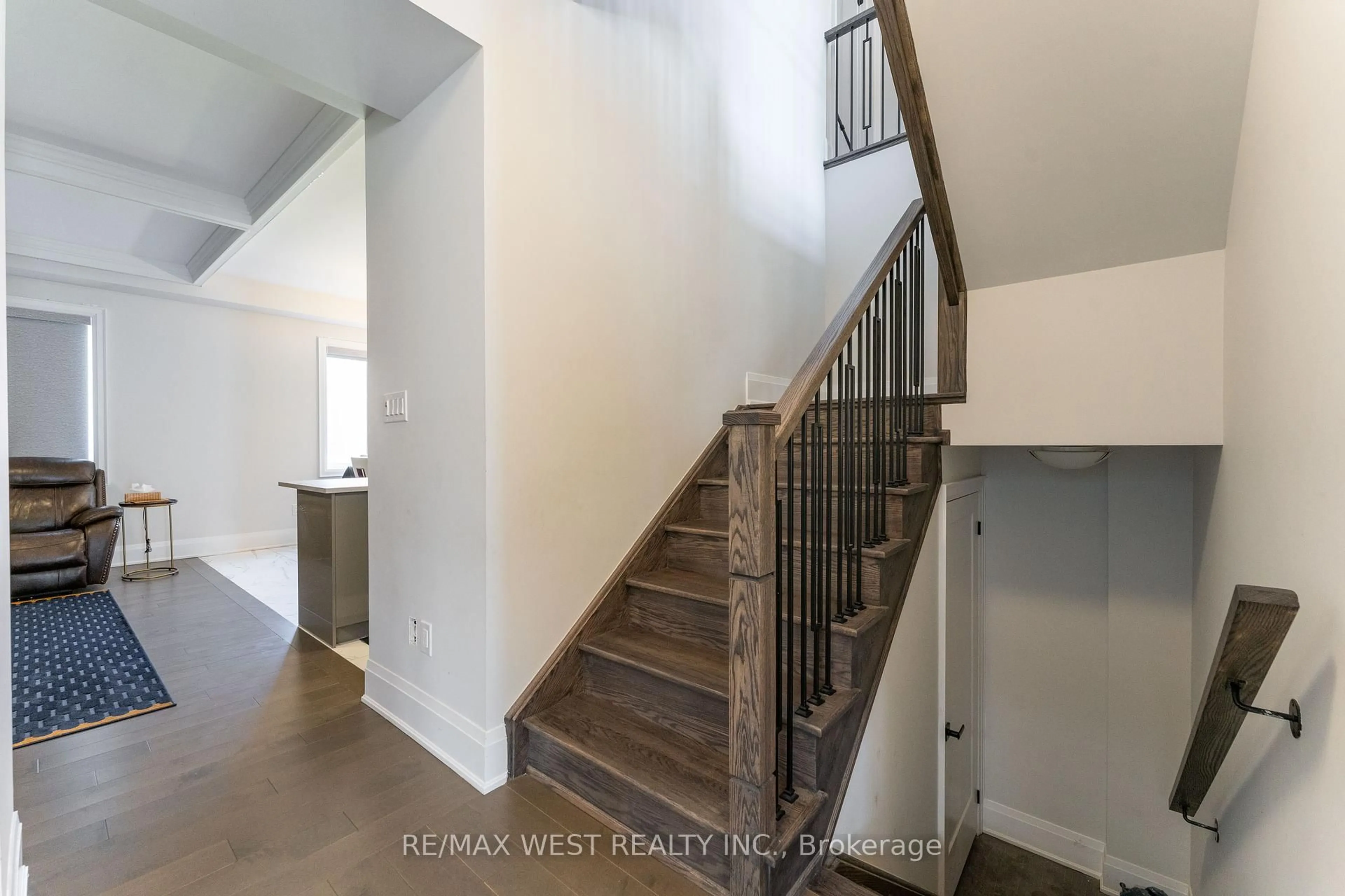 Stairs for 47 Kessler Dr, Brampton Ontario L6R 4E7