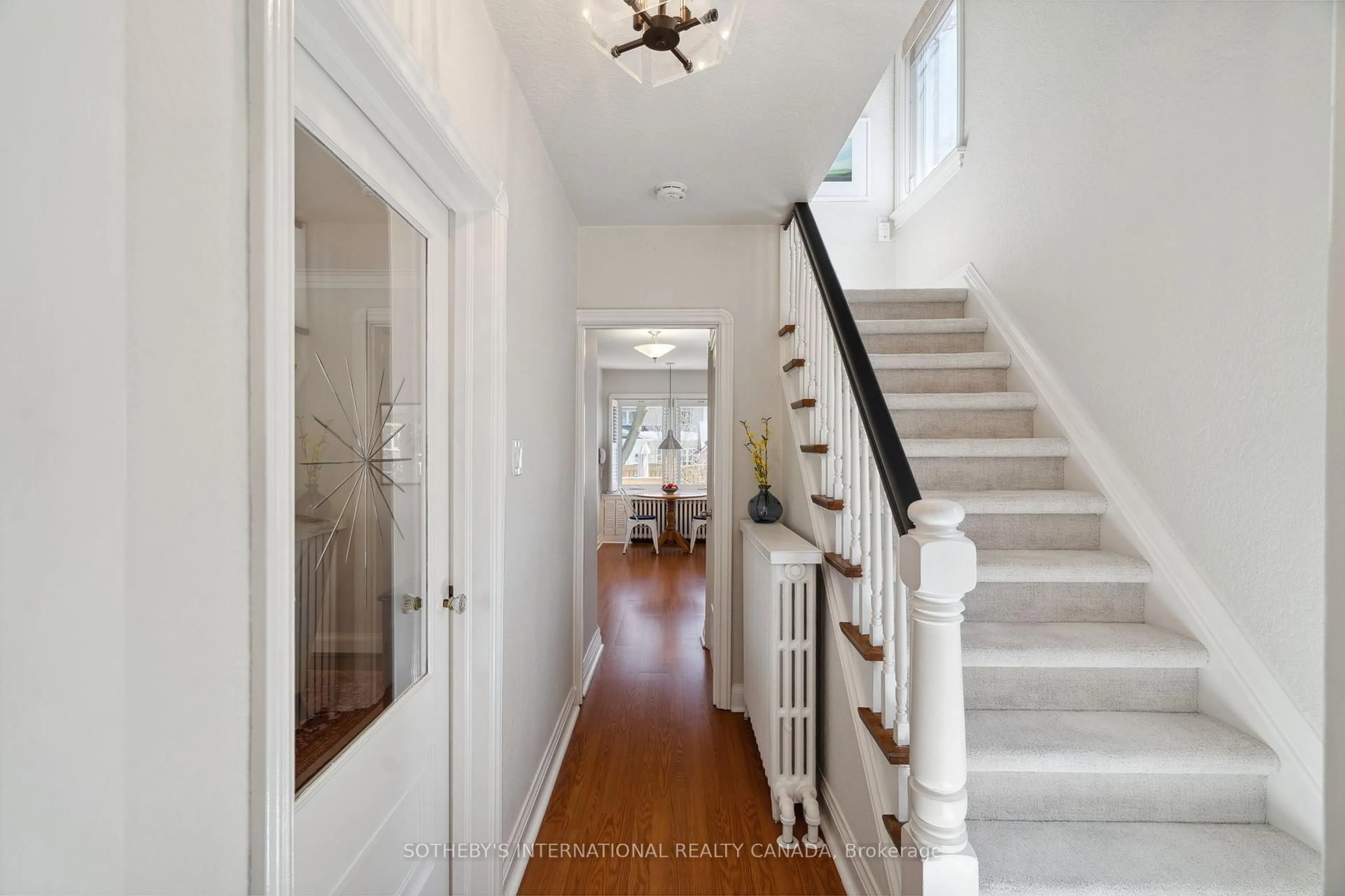 Indoor entryway for 147 Brentwood Rd, Toronto Ontario M8X 2C8