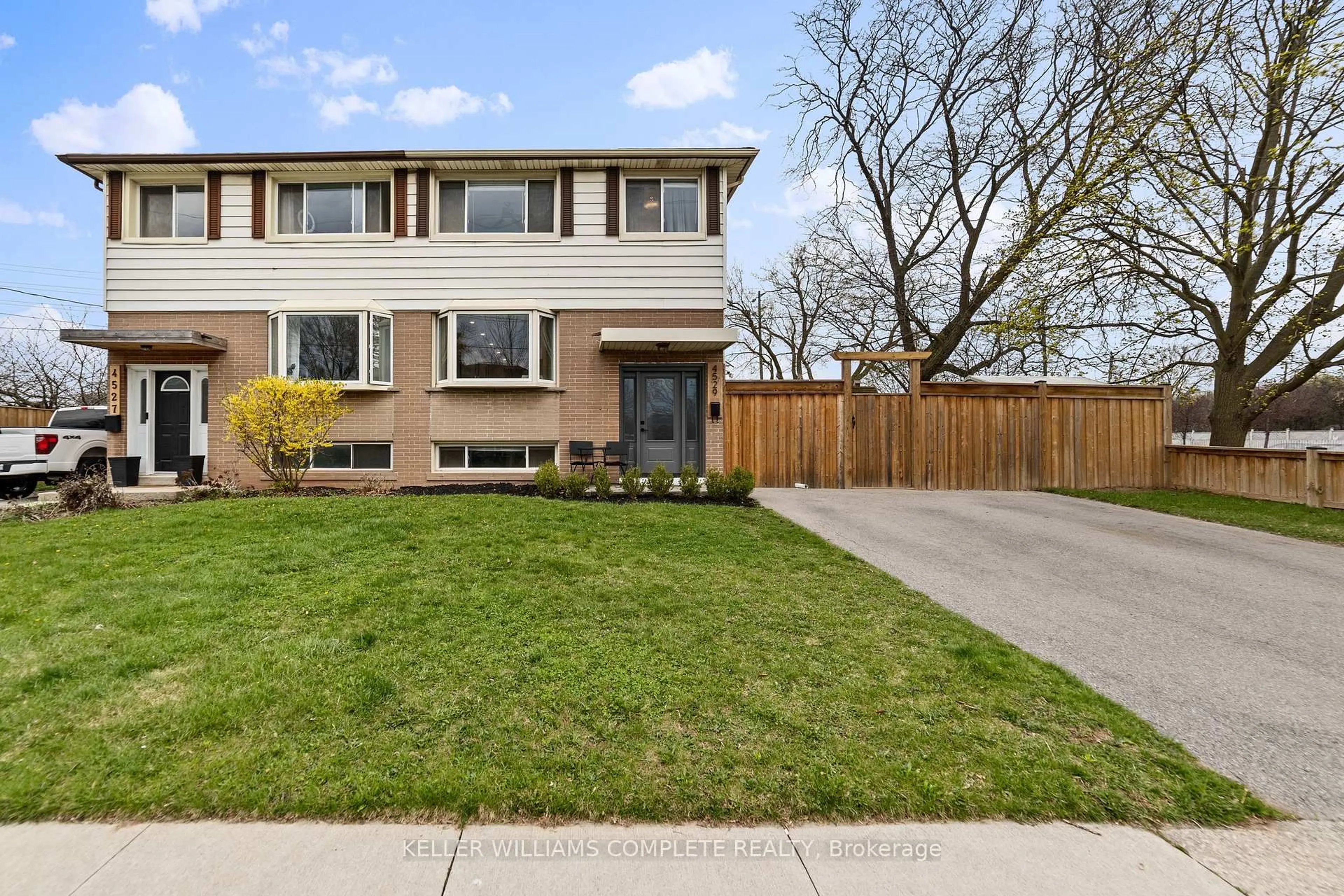 Home with brick exterior material, street for 4529 Bennett Rd, Burlington Ontario L7L 1Y5