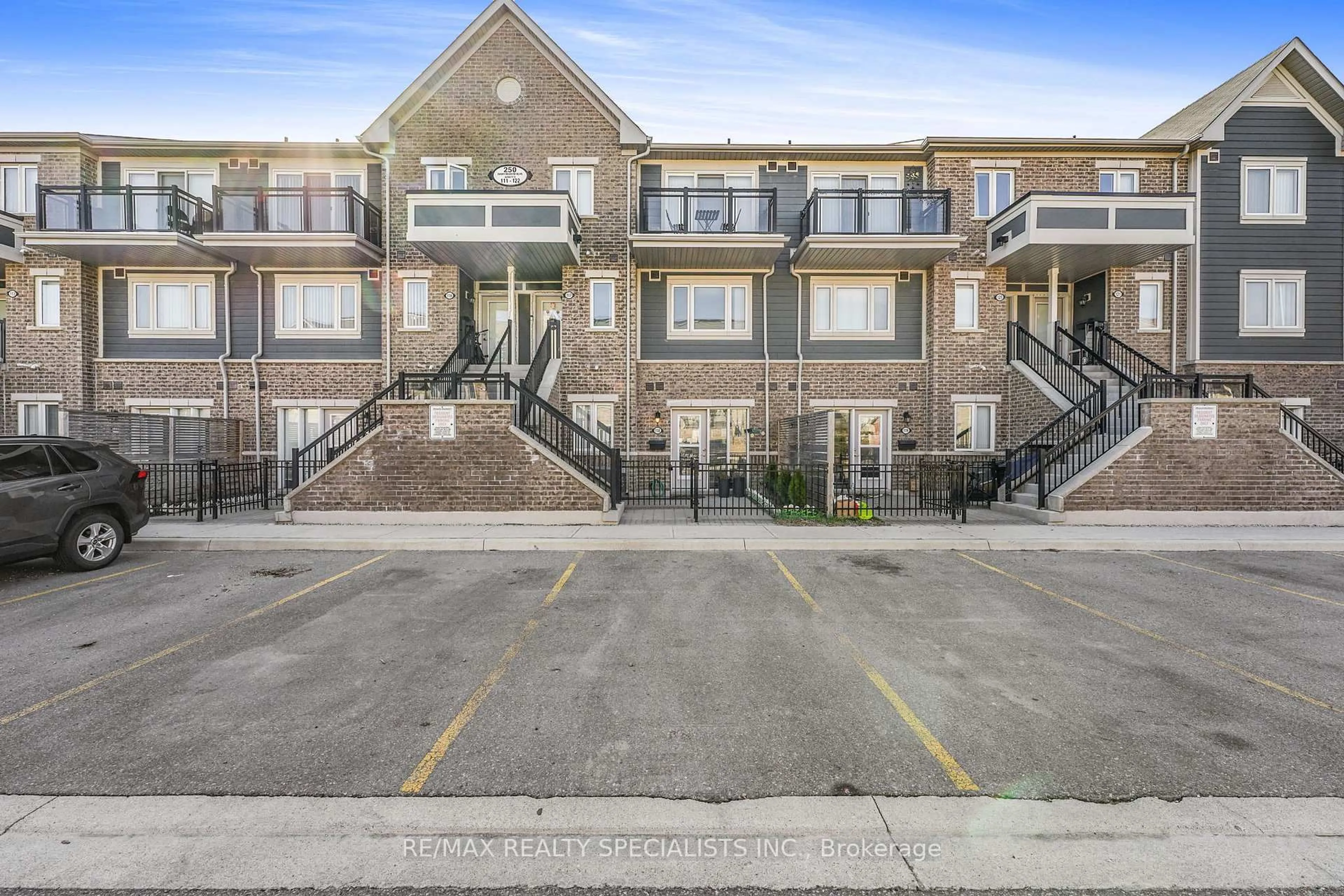 Patio, unknown for 250 Sunny Meadow Blvd #118, Brampton Ontario L7A 0A1