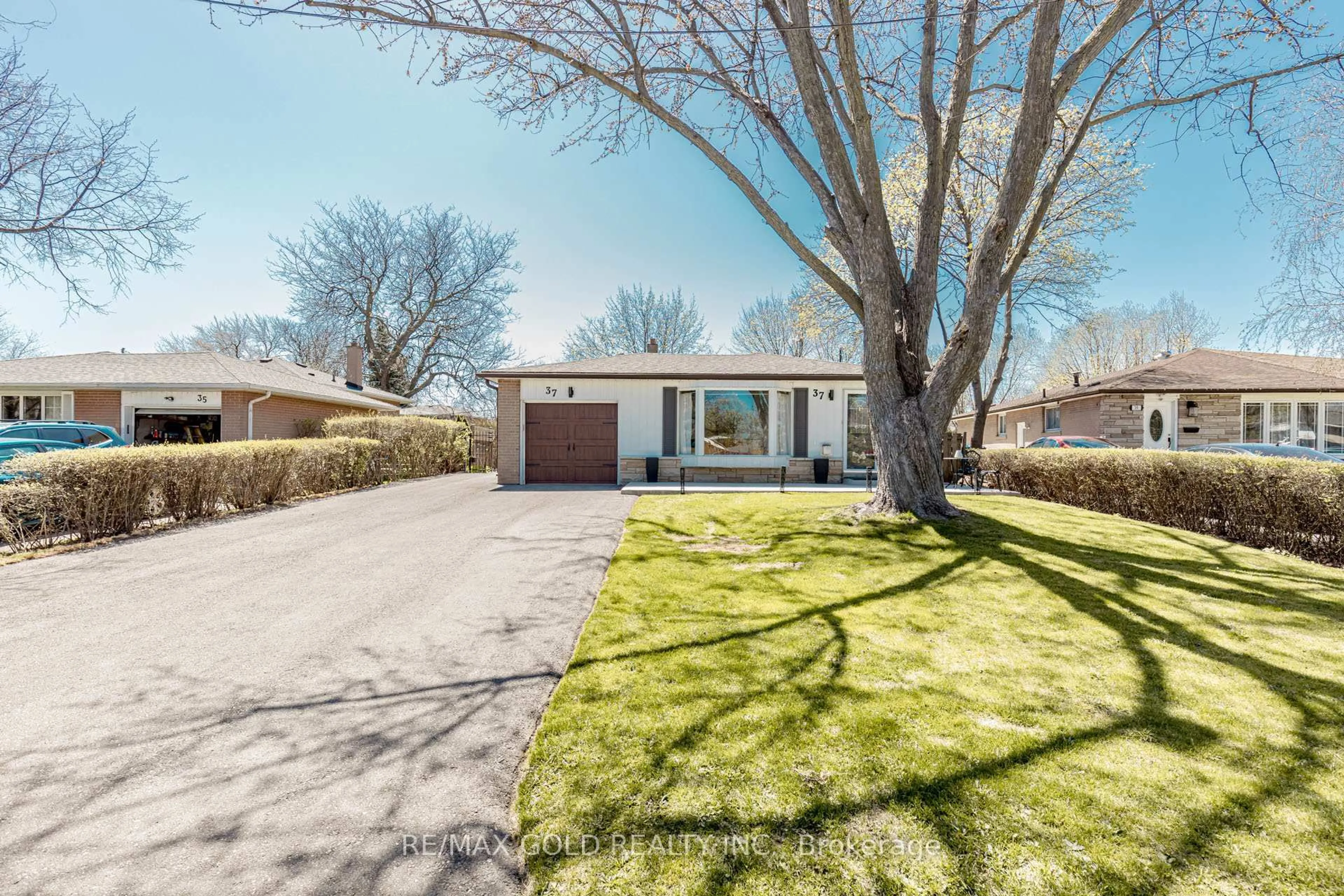 Home with brick exterior material, street for 37 Brookdale Cres, Brampton Ontario L6T 1M8