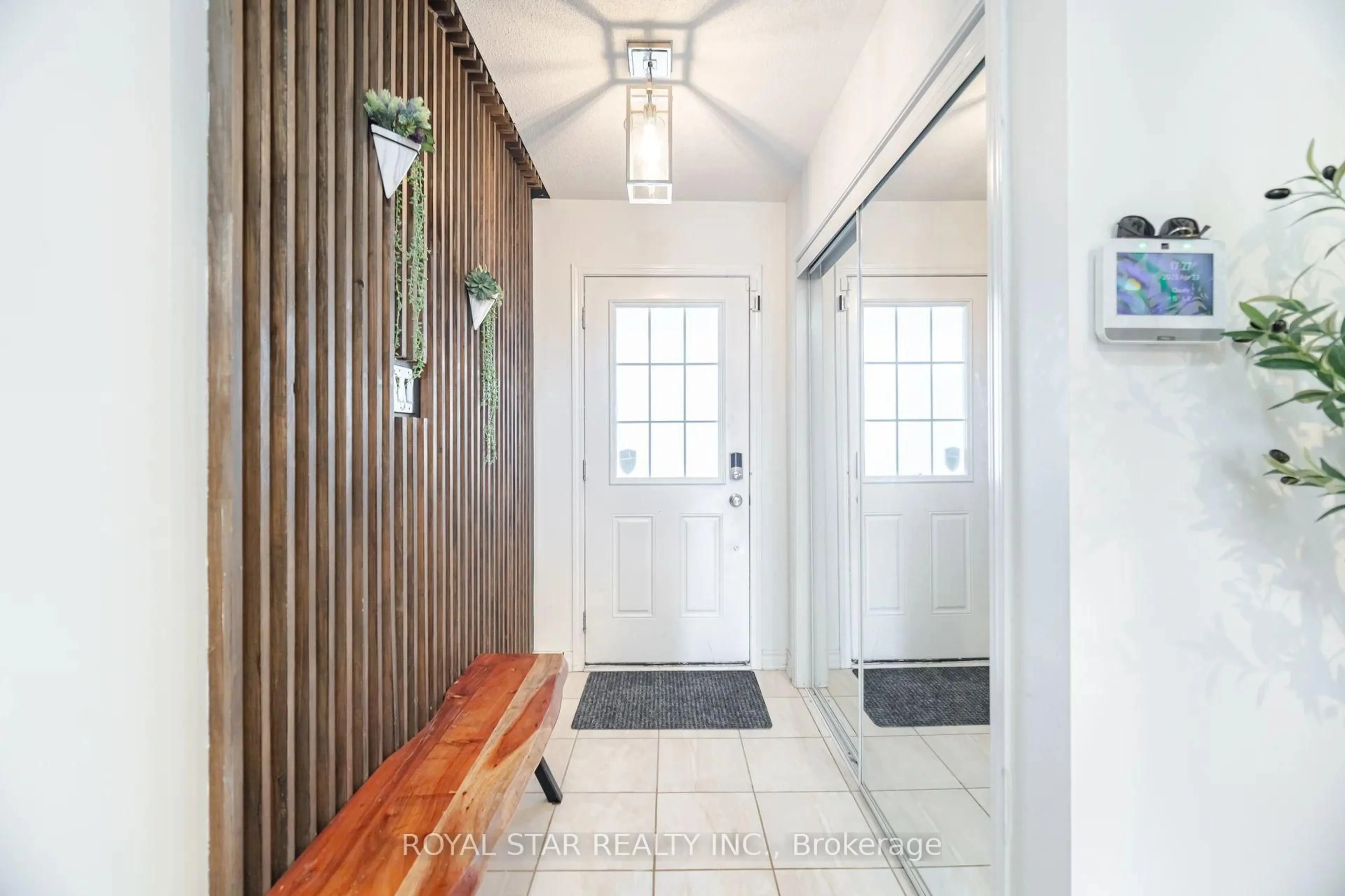 Indoor entryway for 58 Stewardship Rd, Brampton Ontario L7A 4W6
