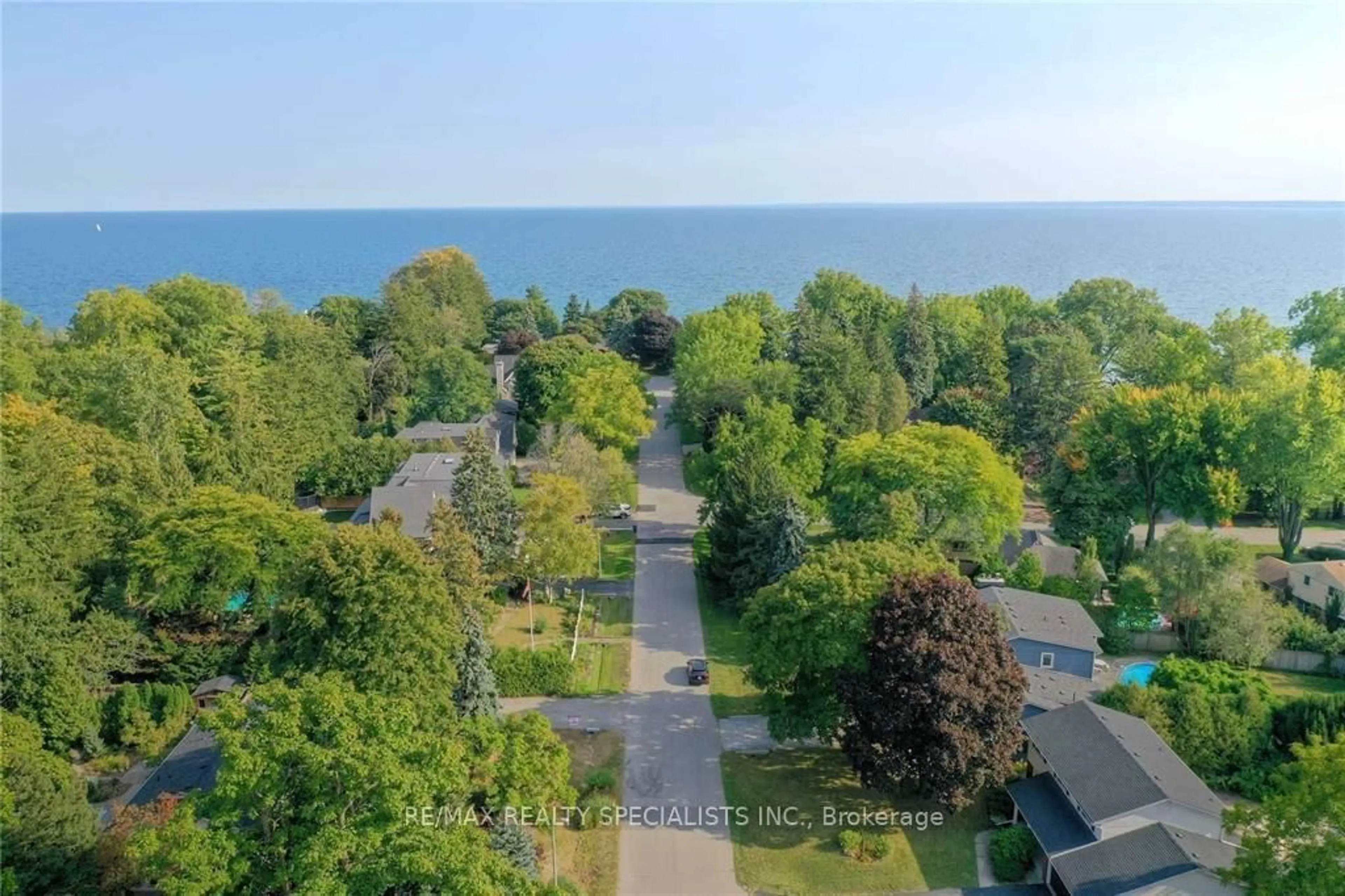 A pic from outside/outdoor area/front of a property/back of a property/a pic from drone, water/lake/river/ocean view for 145 Wolfdale Ave, Oakville Ontario L6L 4R9