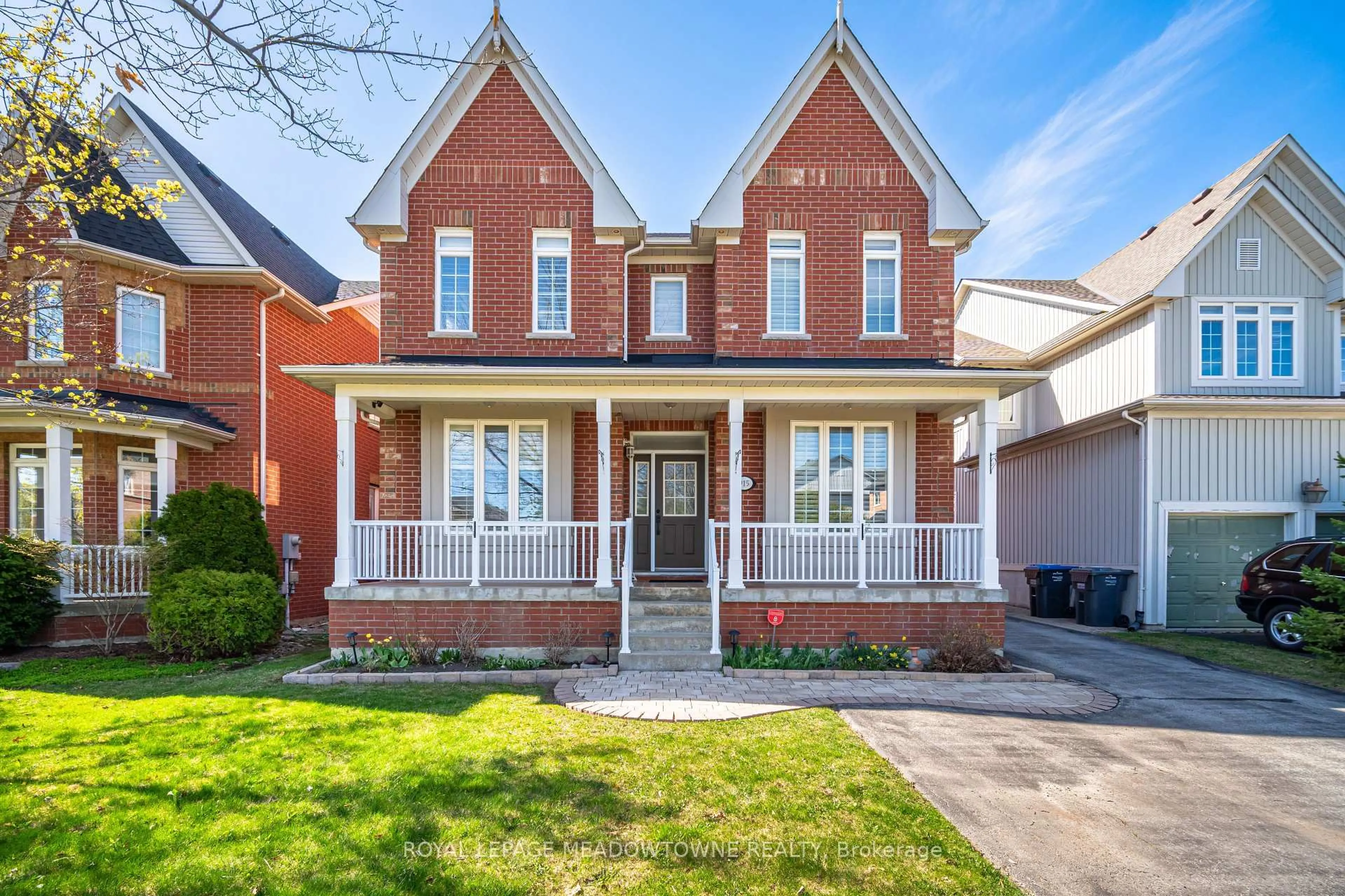 Home with brick exterior material, street for 915 Gaslight Way, Mississauga Ontario L5W 1A2