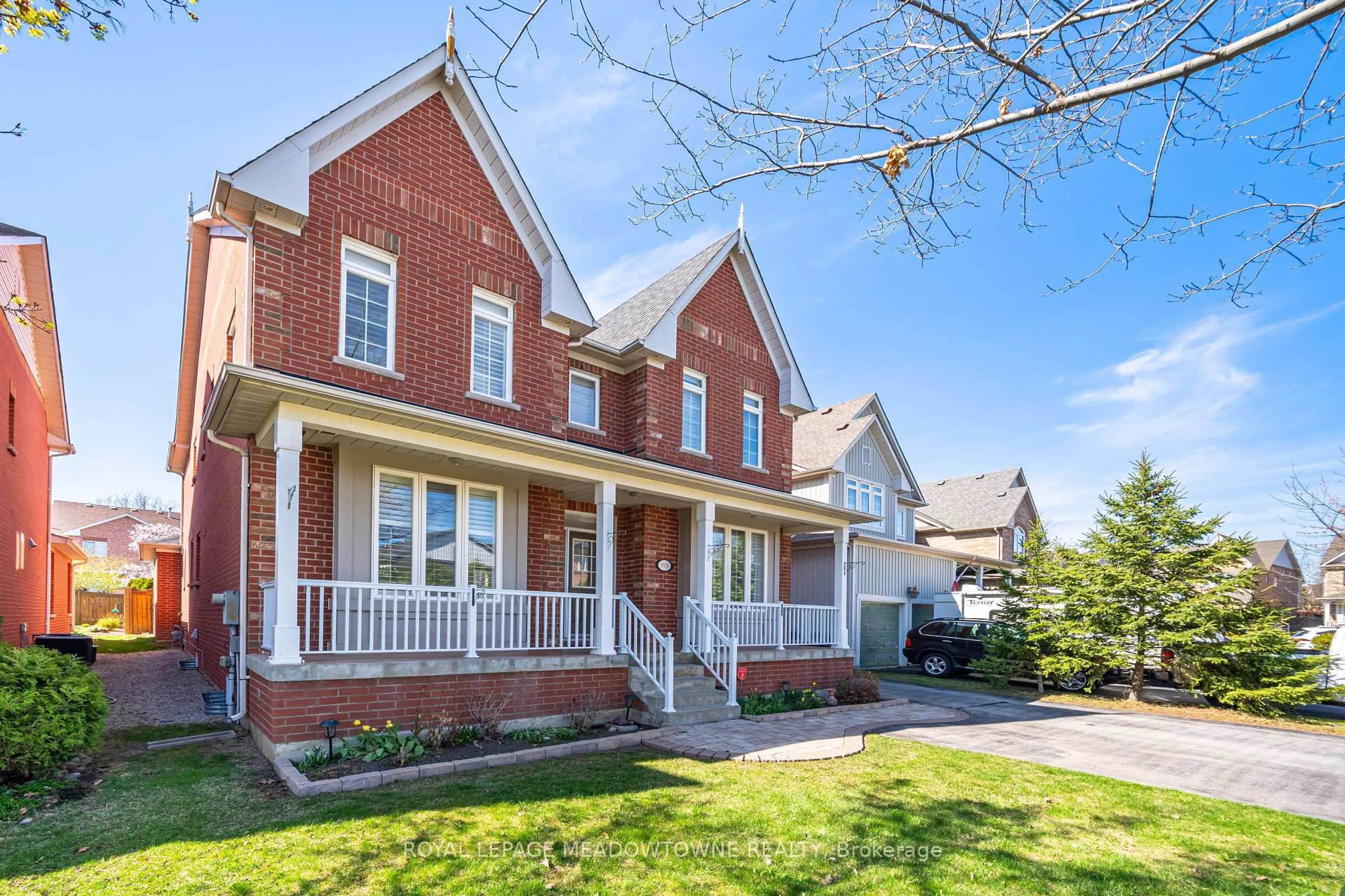 Home with brick exterior material, street for 915 Gaslight Way, Mississauga Ontario L5W 1A2