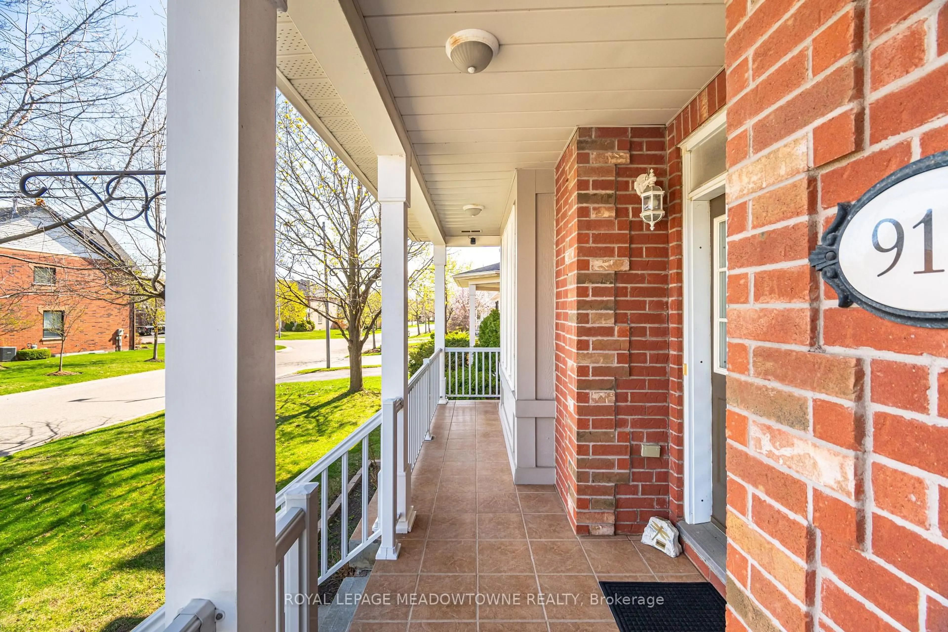 Unknown for 915 Gaslight Way, Mississauga Ontario L5W 1A2