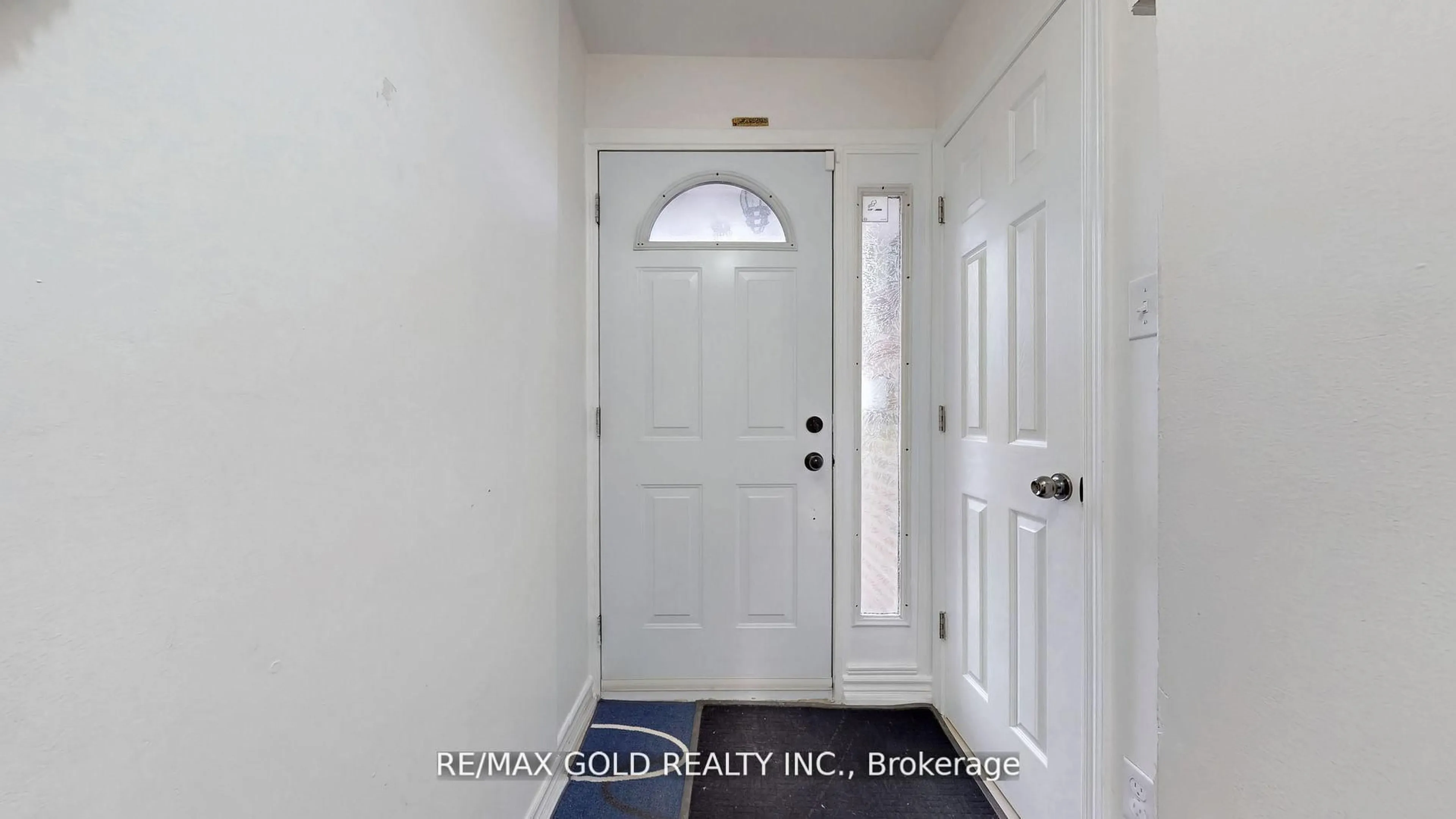 Indoor entryway for 7255 Dooley Dr #48, Mississauga Ontario L4T 2S7