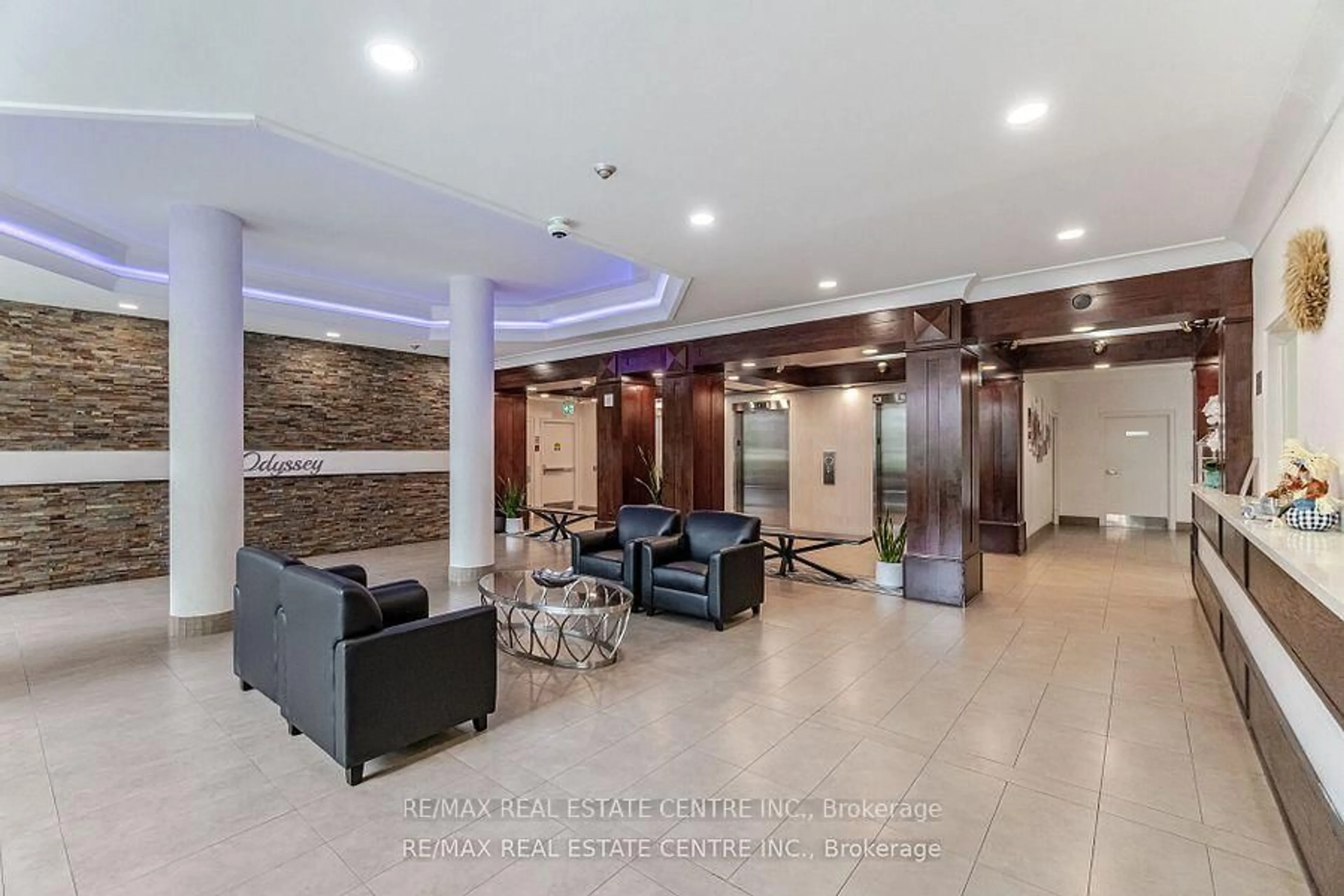 Lobby for 250 Webb Dr #412, Mississauga Ontario L5B 3Z4