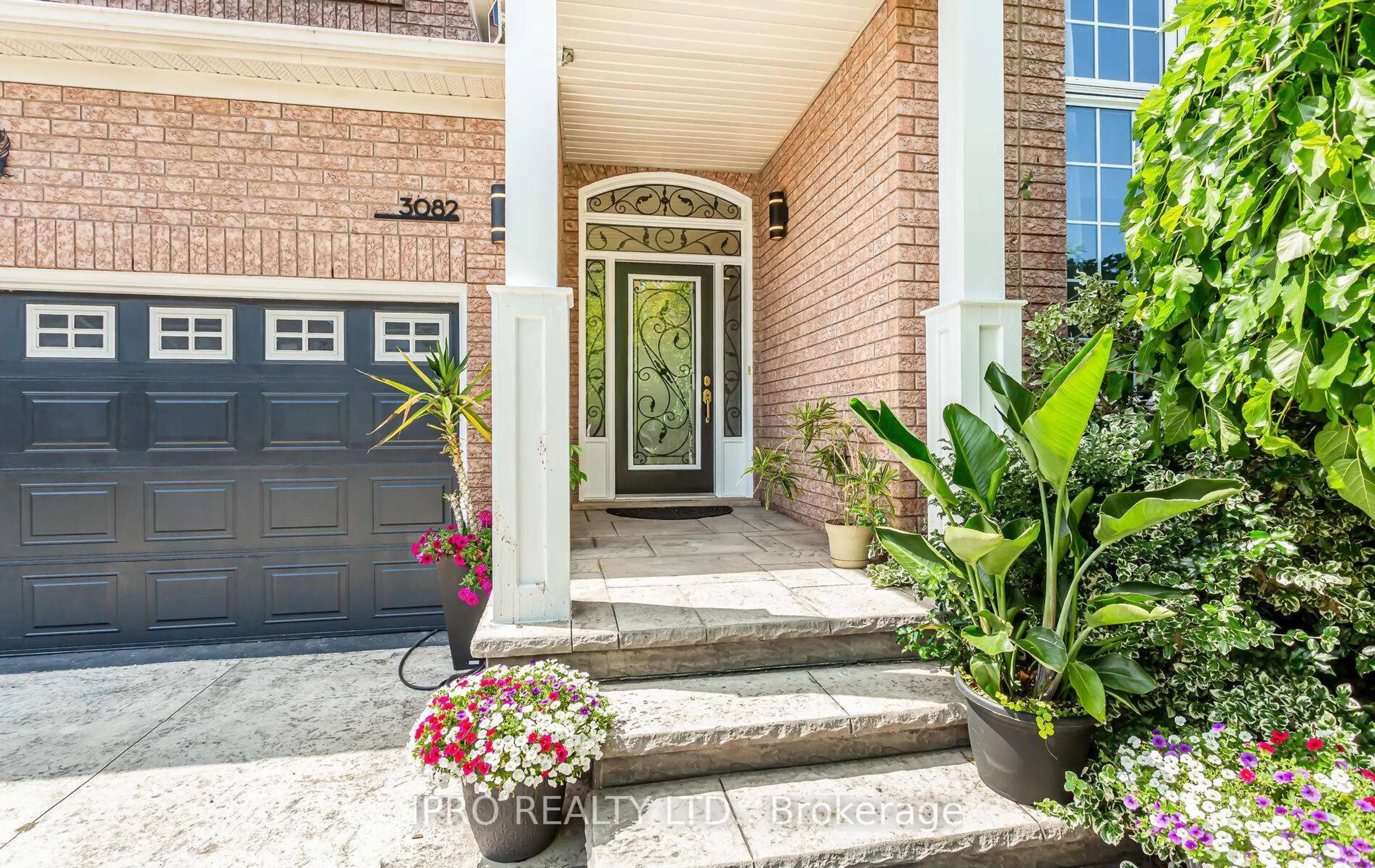 Indoor entryway for 3082 Scotscraig Cres, Oakville Ontario L6M 5G7