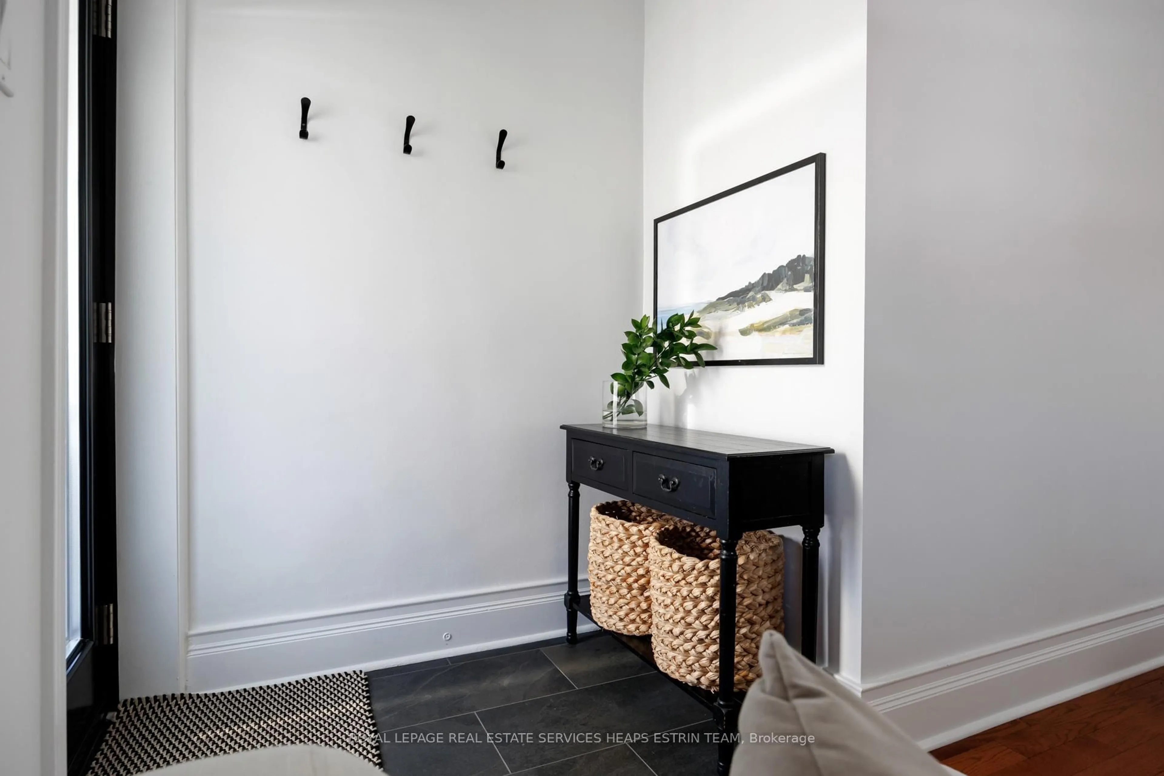 Indoor entryway for 482 Durie St, Toronto Ontario M6S 3G7
