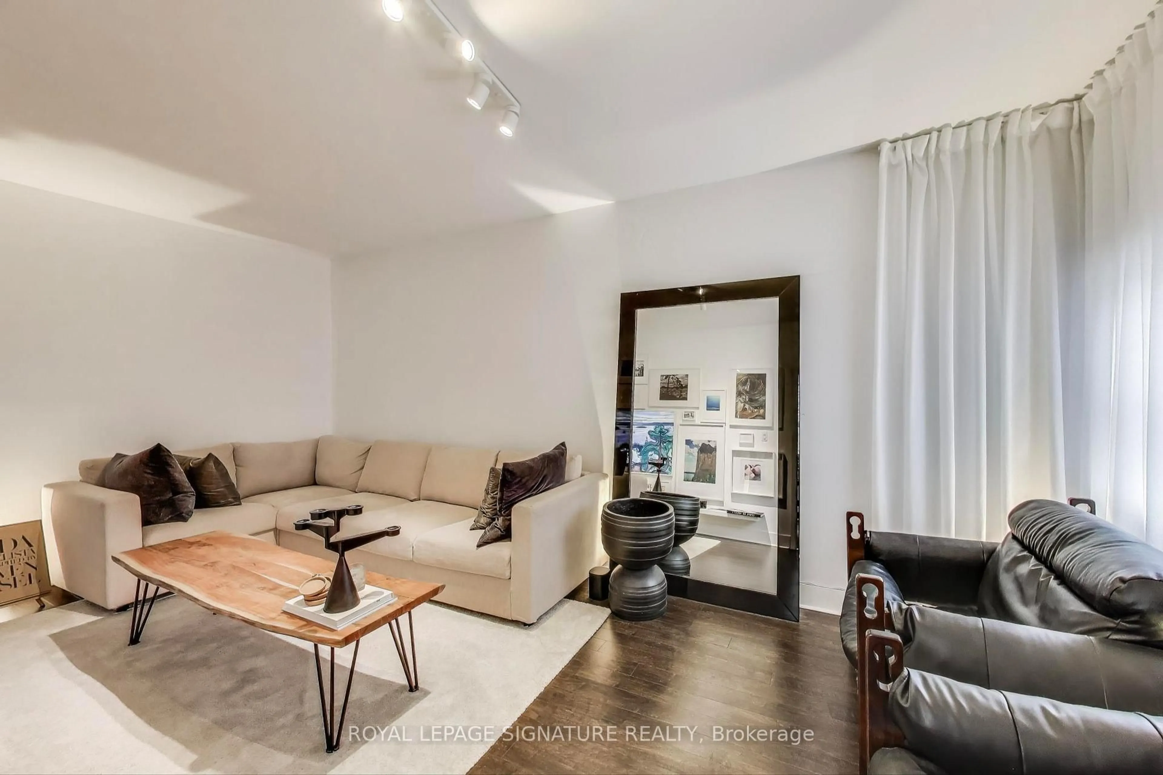 Living room with furniture, unknown for 232 Pacific Ave, Toronto Ontario M6P 2P5