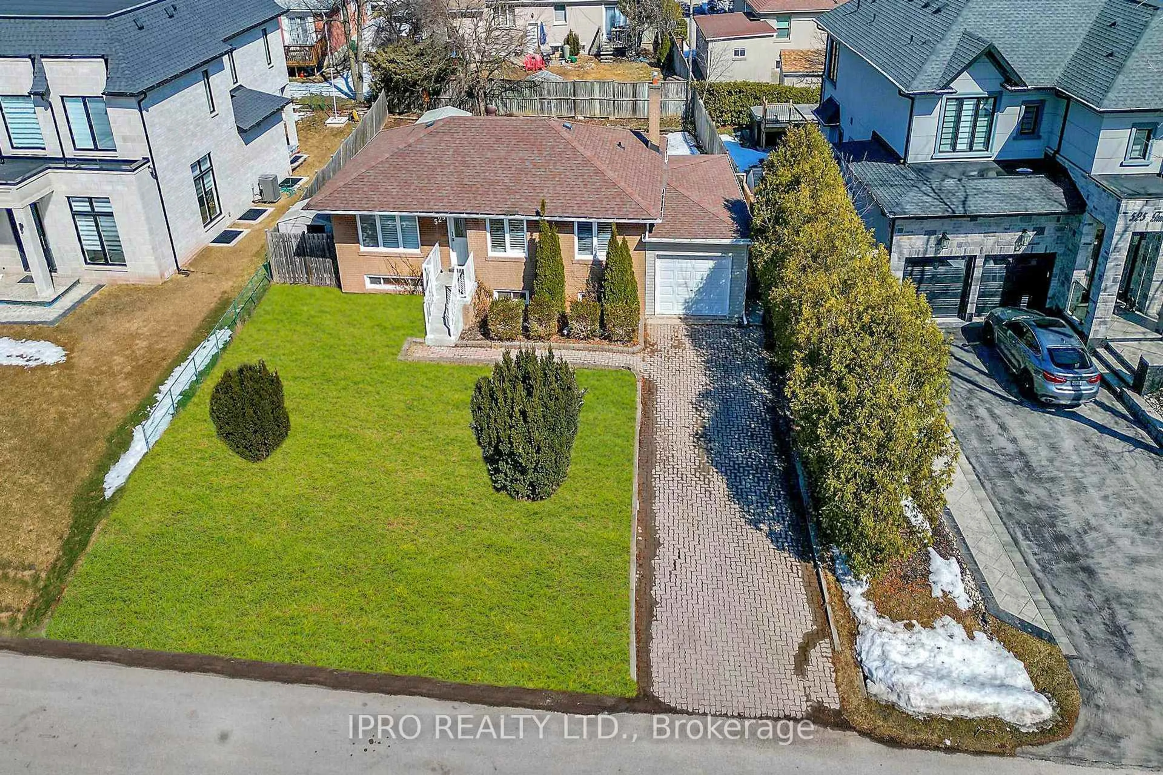 A pic from outside/outdoor area/front of a property/back of a property/a pic from drone, street for 529 Trudale Crt, Oakville Ontario L6L 4H2