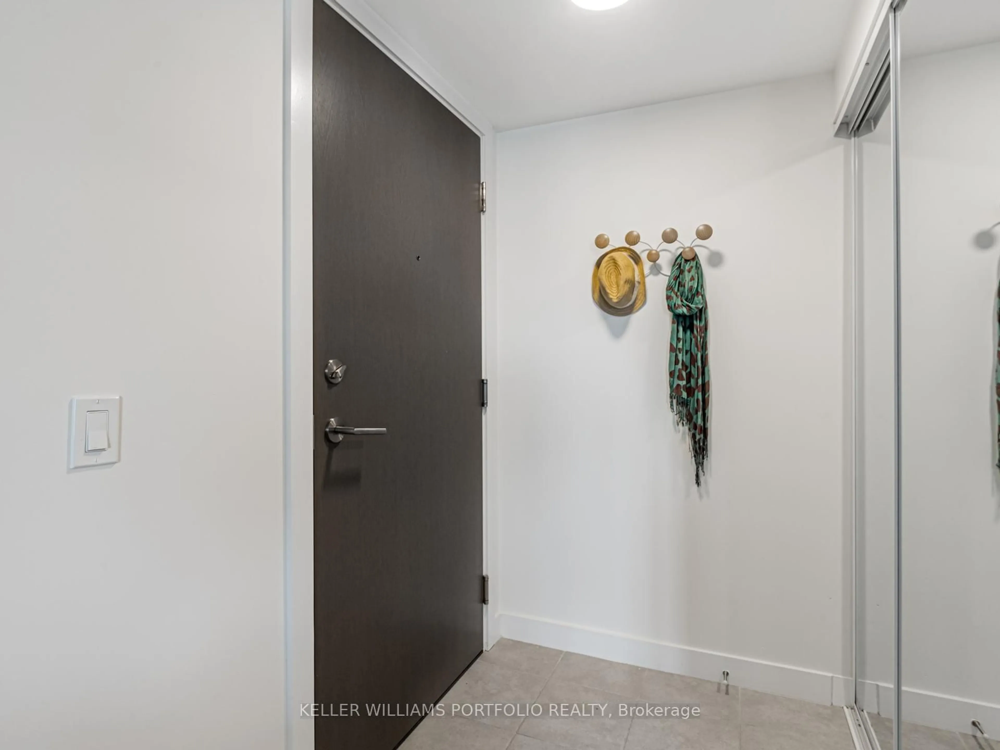 Indoor entryway for 10 Wilby Cres #407, Toronto Ontario M9N 0B6