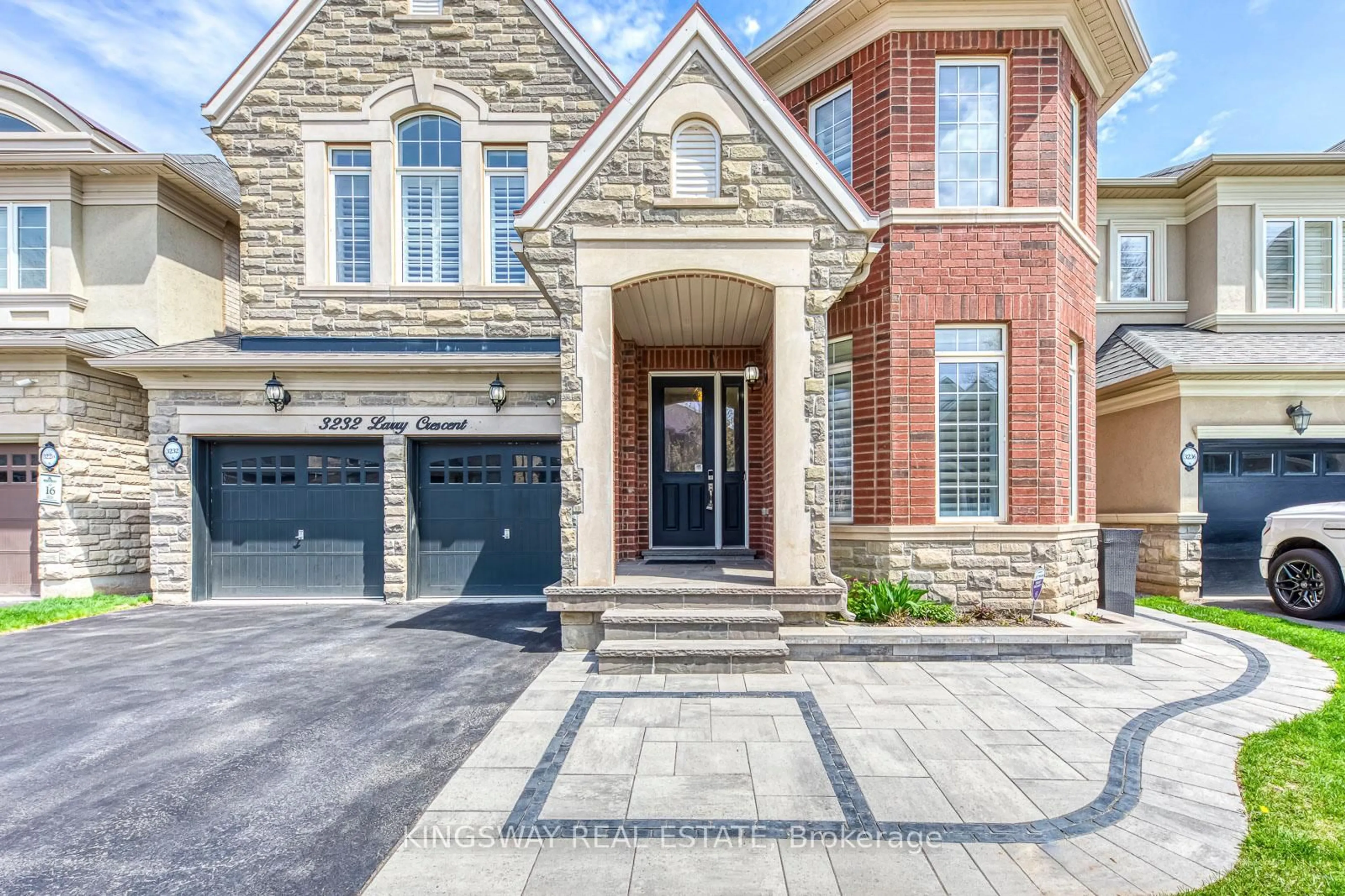 Home with brick exterior material, street for 3232 Larry Cres, Oakville Ontario L6M 0T1