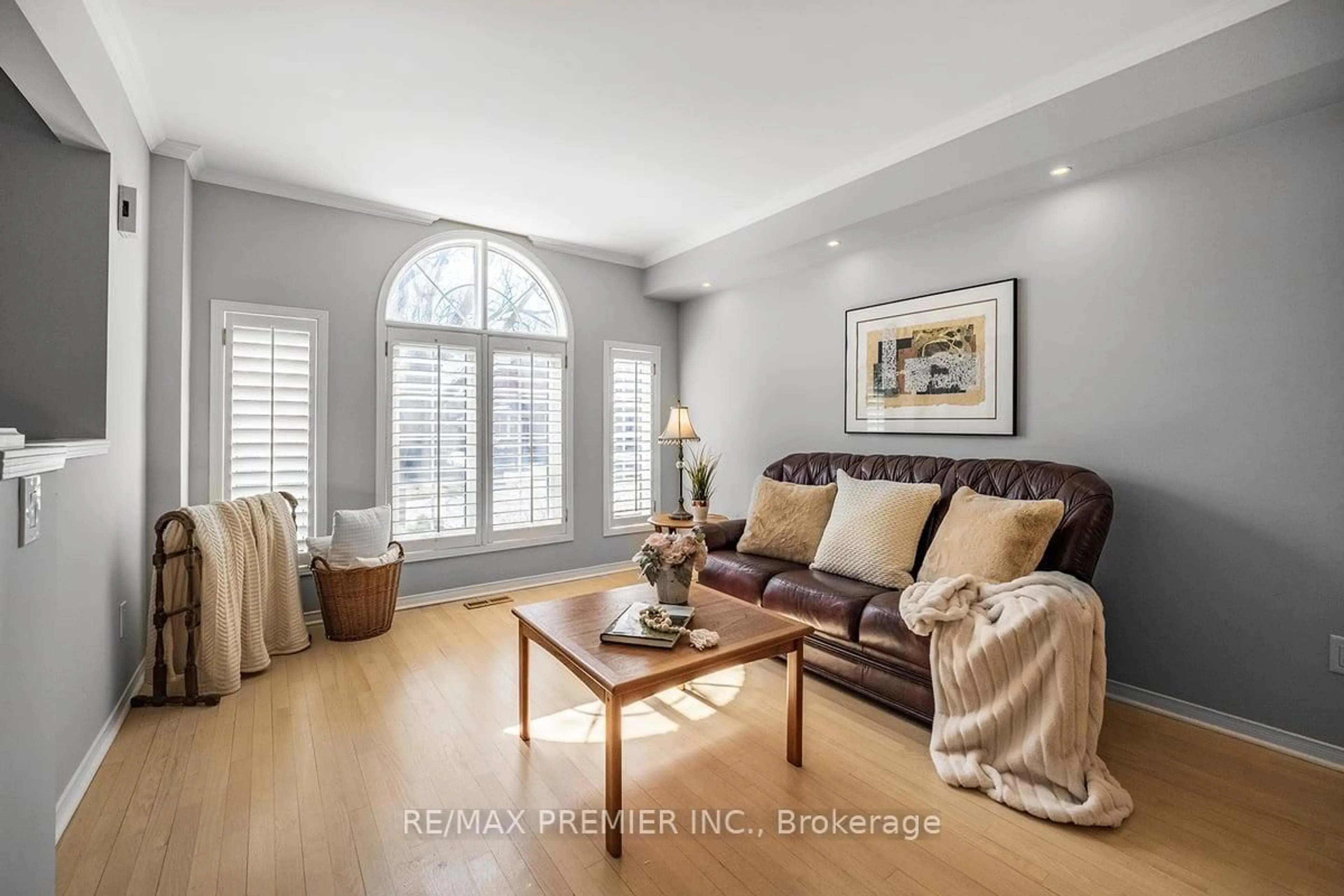 Living room with furniture, unknown for 2595 Blackcombe Cres, Oakville Ontario L6H 6L5