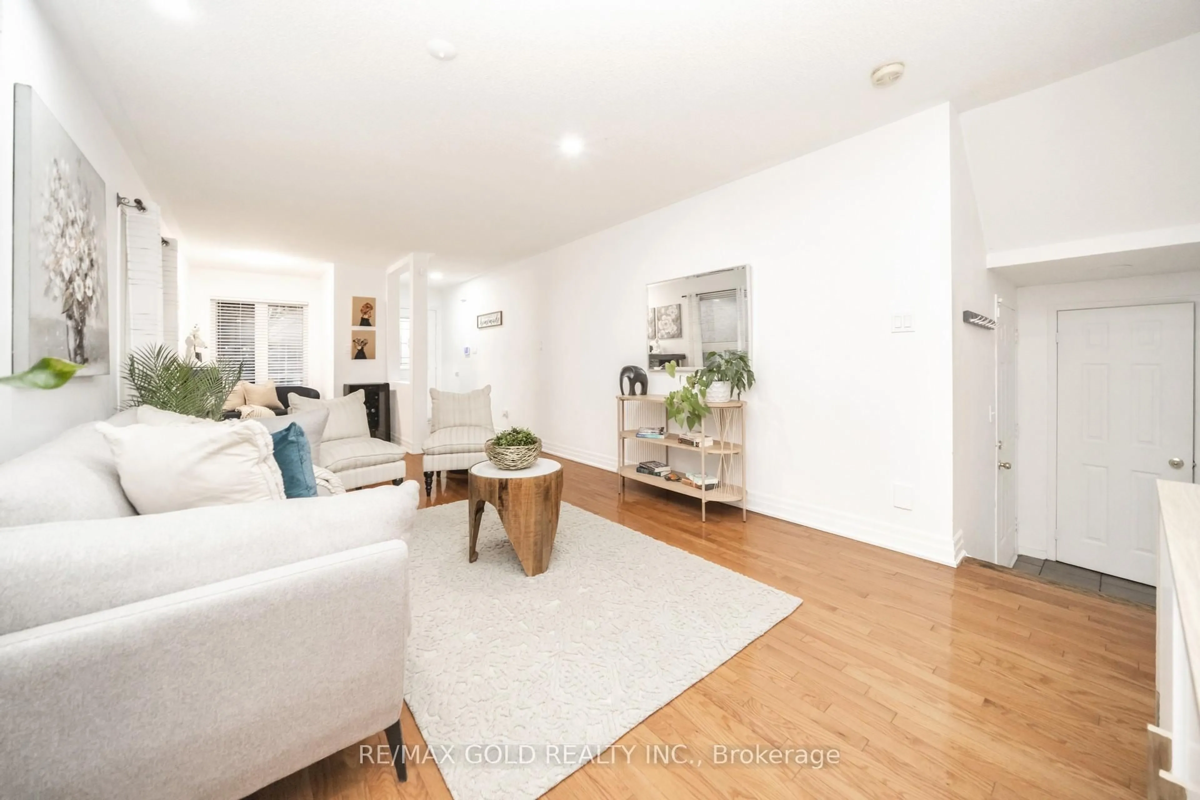 Living room with furniture, unknown for 36 Roxton Cres, Brampton Ontario L7A 2A9