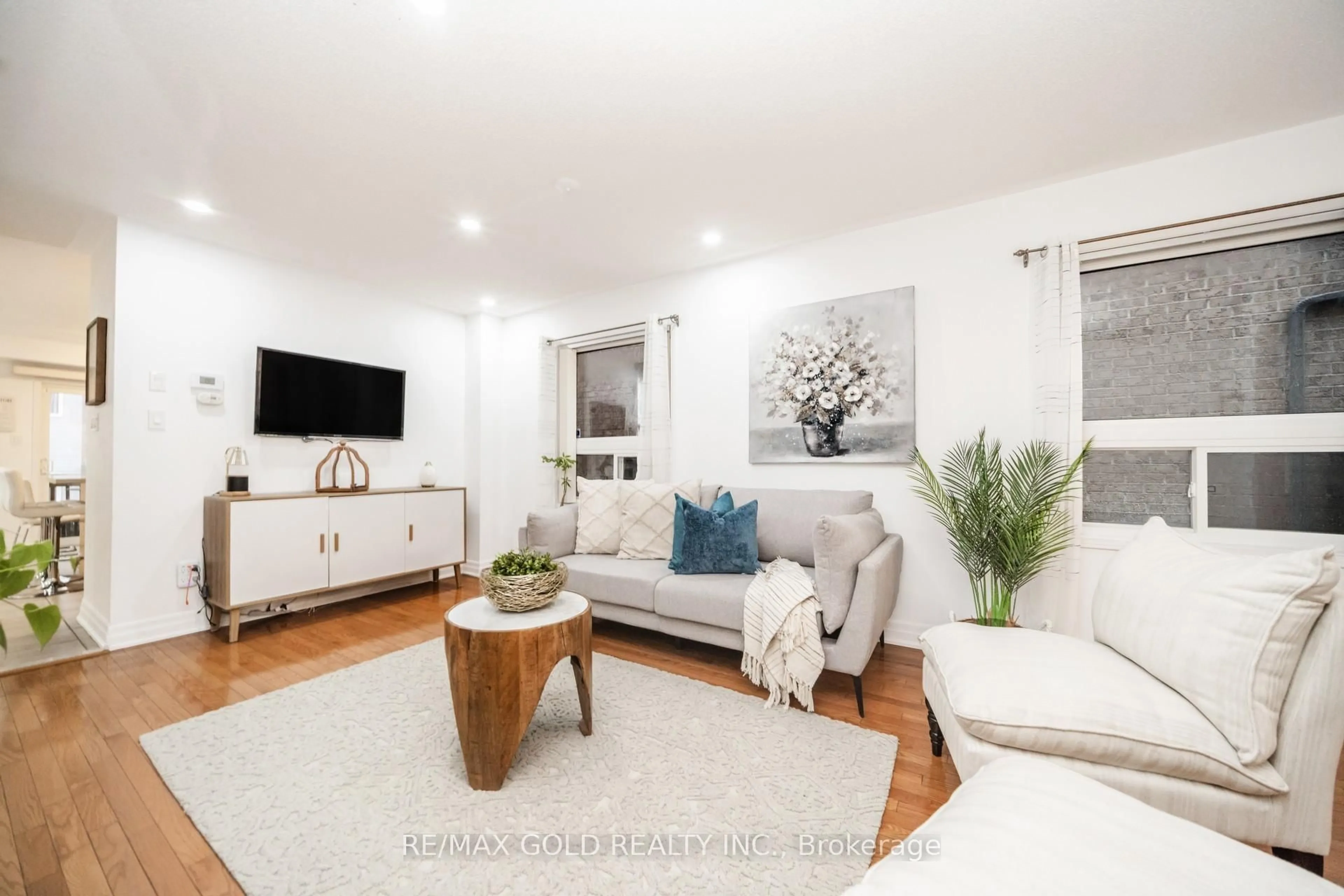 Living room with furniture, unknown for 36 Roxton Cres, Brampton Ontario L7A 2A9