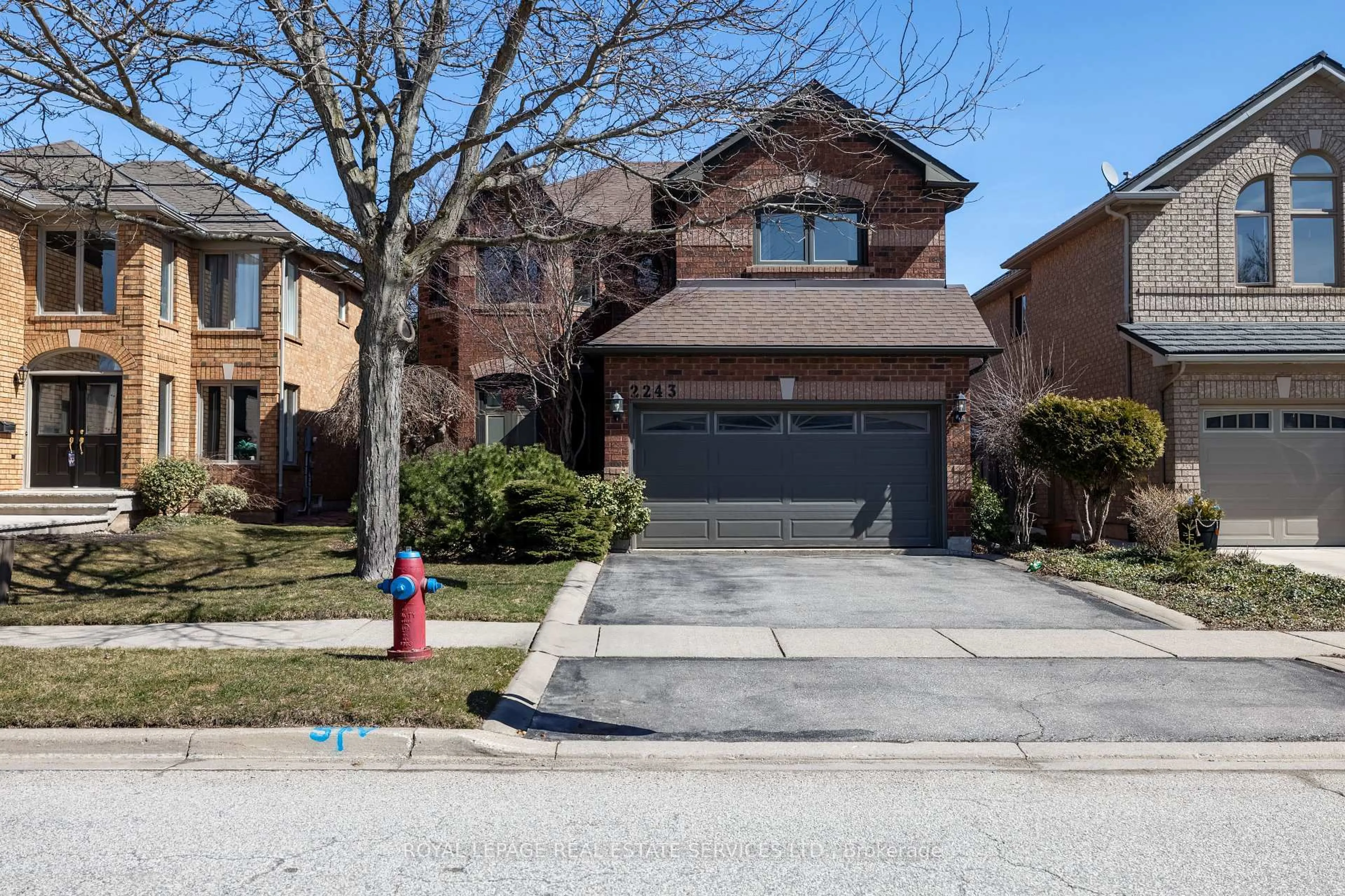 Home with brick exterior material, street for 2243 Vista Oak Rd, Oakville Ontario L6M 3L8