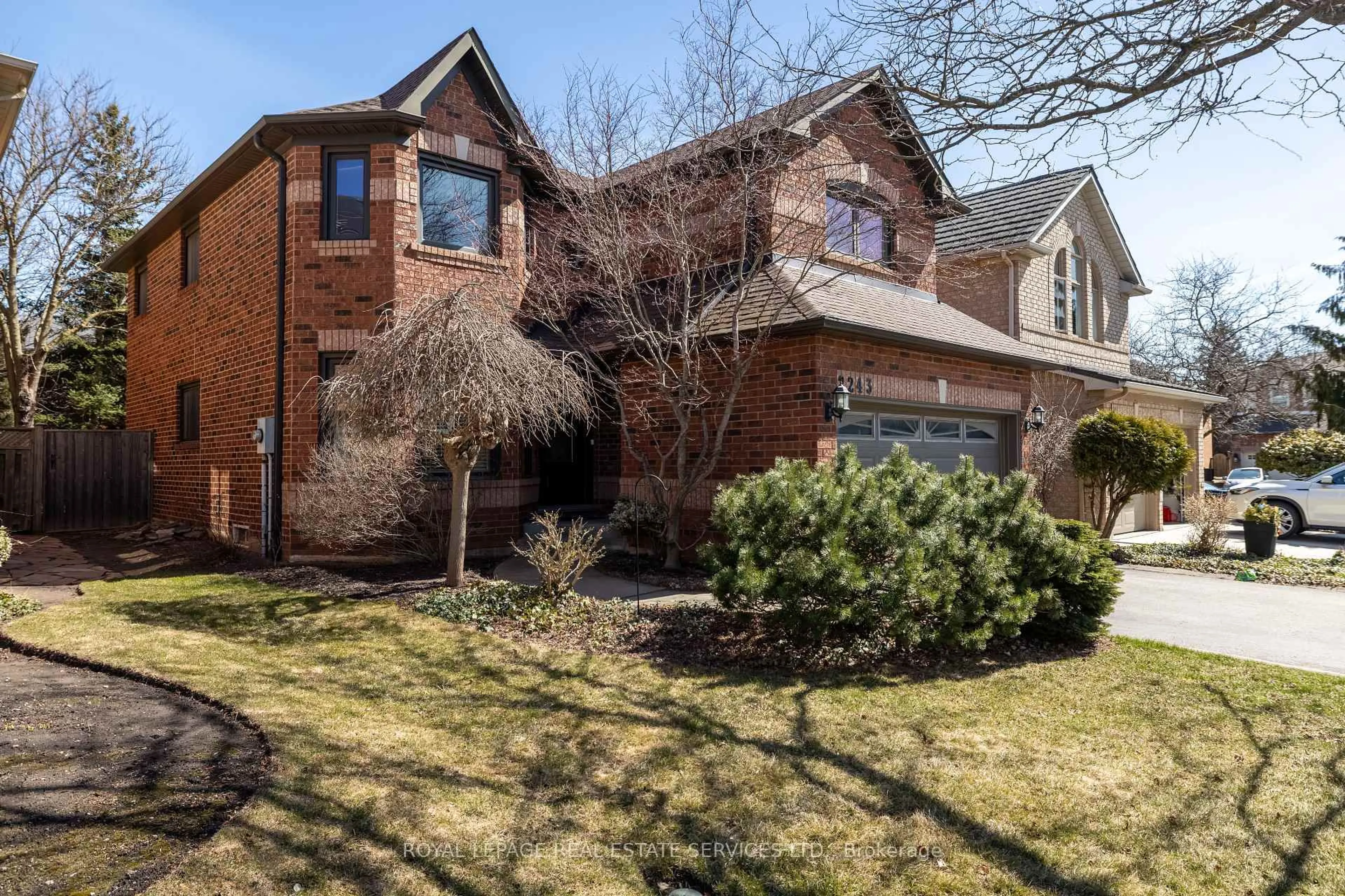 Home with brick exterior material, street for 2243 Vista Oak Rd, Oakville Ontario L6M 3L8