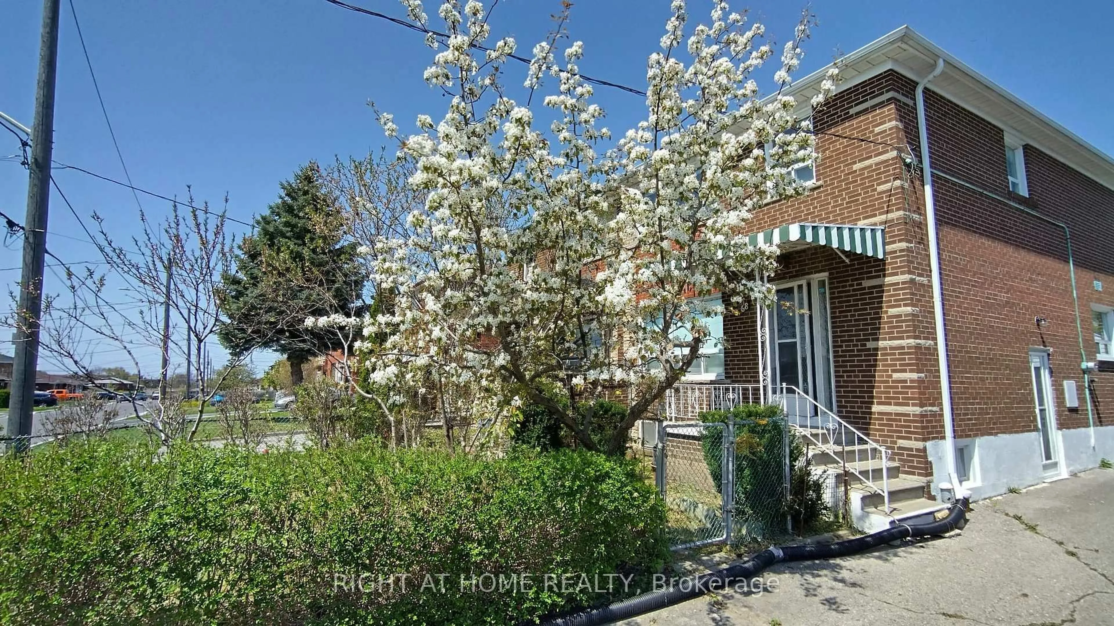 A pic from outside/outdoor area/front of a property/back of a property/a pic from drone, street for 68 Thurrock Rd, Toronto Ontario M3L 1P8