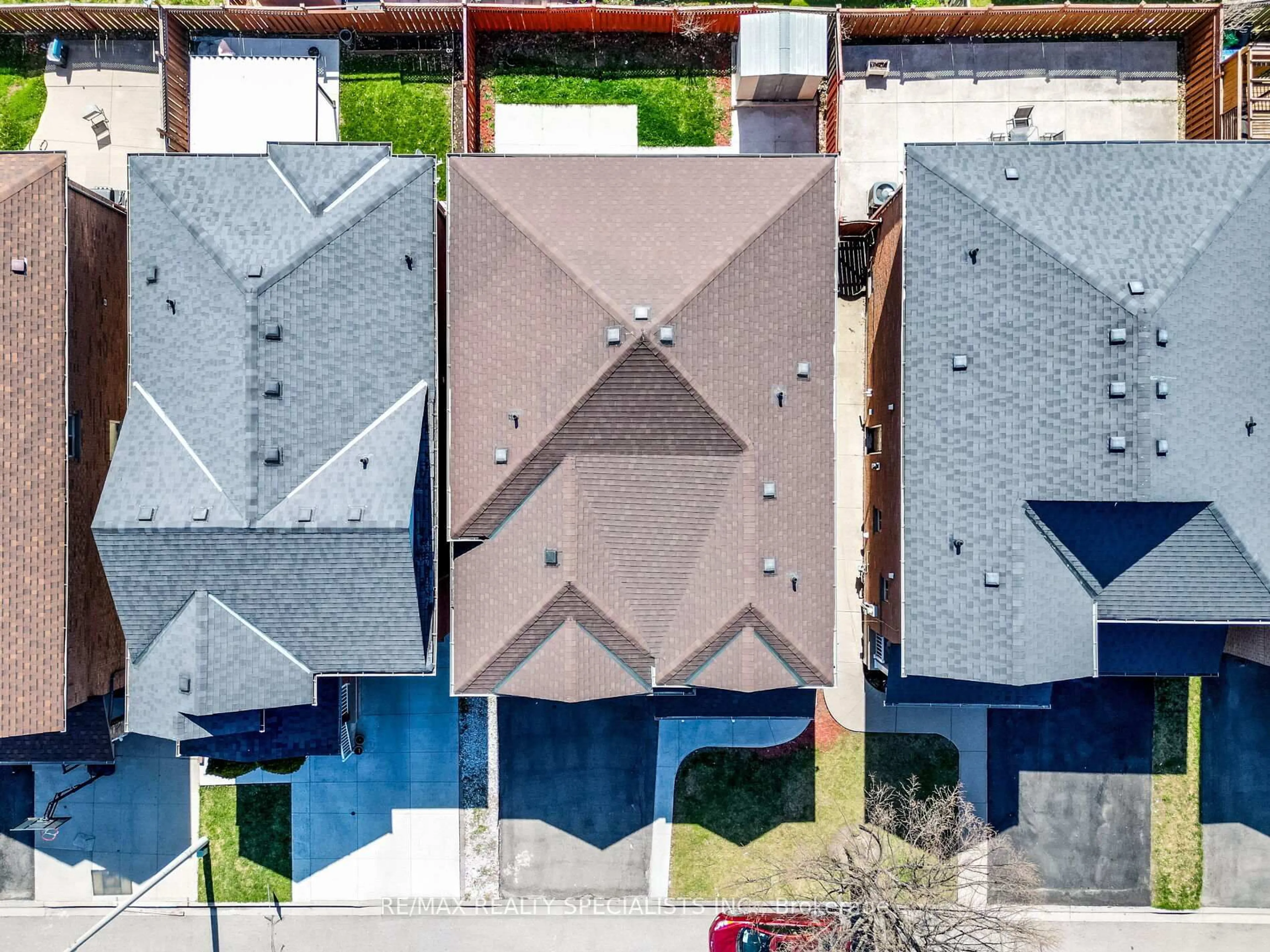 A pic from outside/outdoor area/front of a property/back of a property/a pic from drone, city buildings view from balcony for 10 Chestermere Cres, Brampton Ontario L7A 2A4