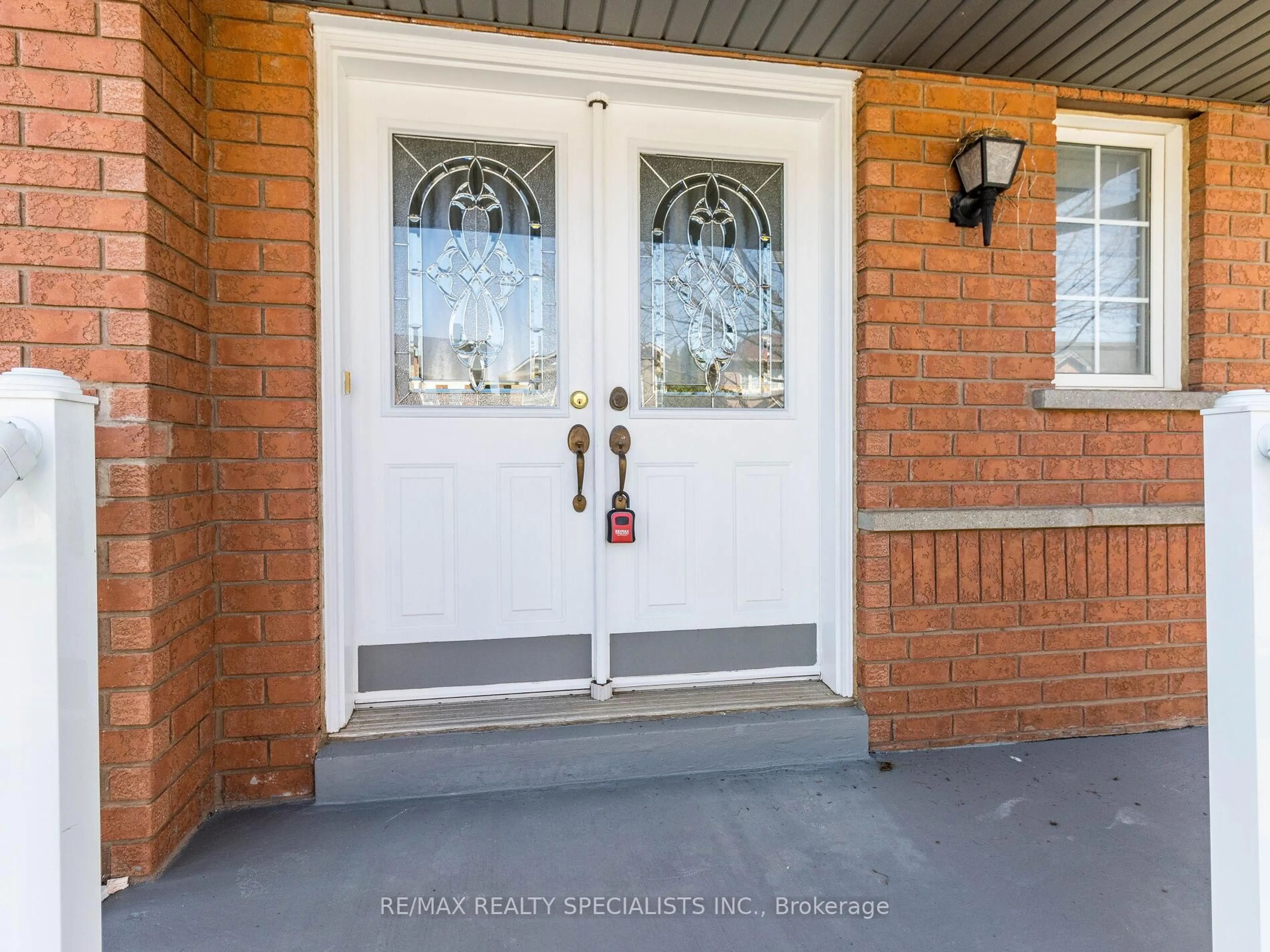 Indoor entryway for 10 Chestermere Cres, Brampton Ontario L7A 2A4