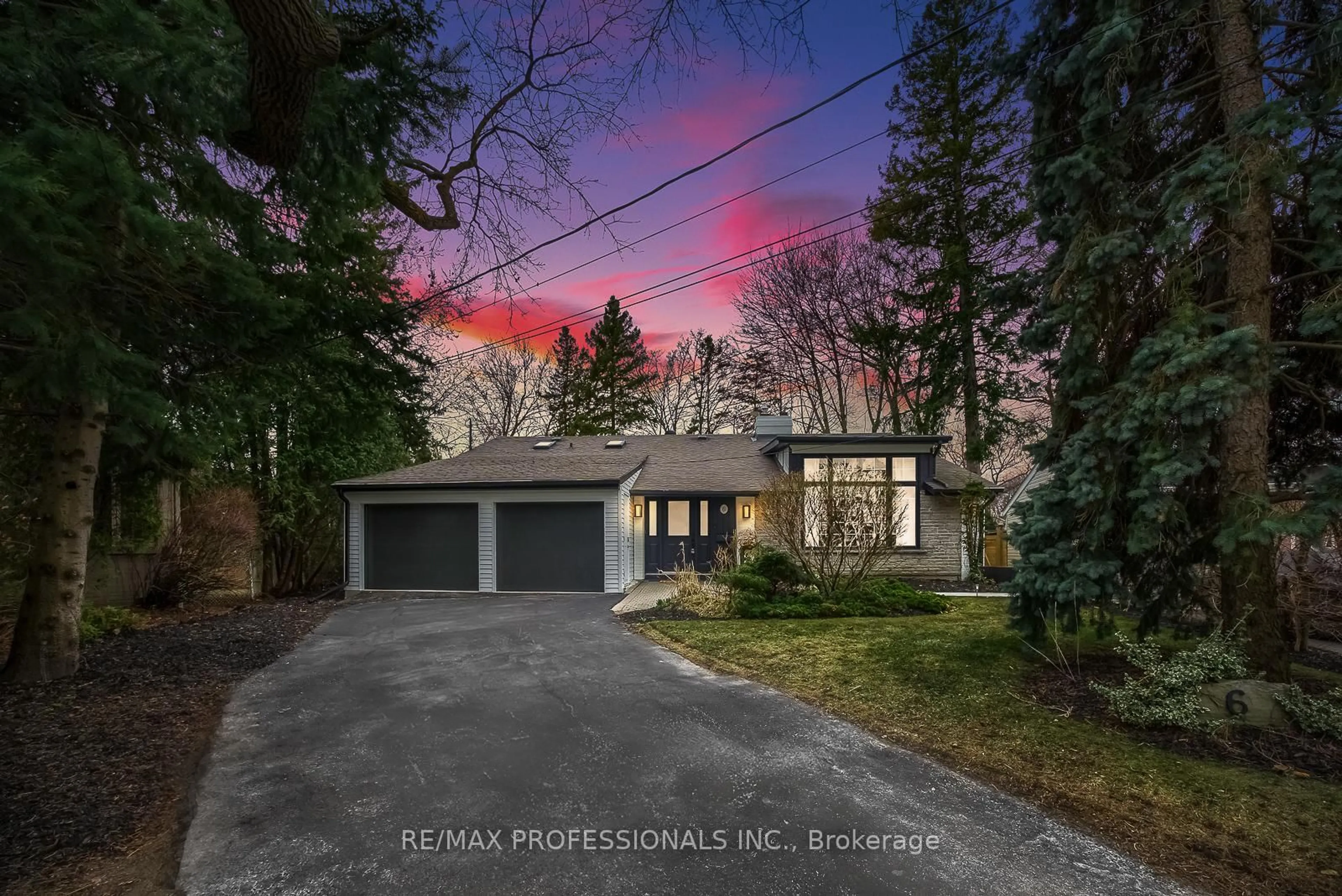 A pic from outside/outdoor area/front of a property/back of a property/a pic from drone, street for 6 Ainsley Gdns, Toronto Ontario M9A 1M5