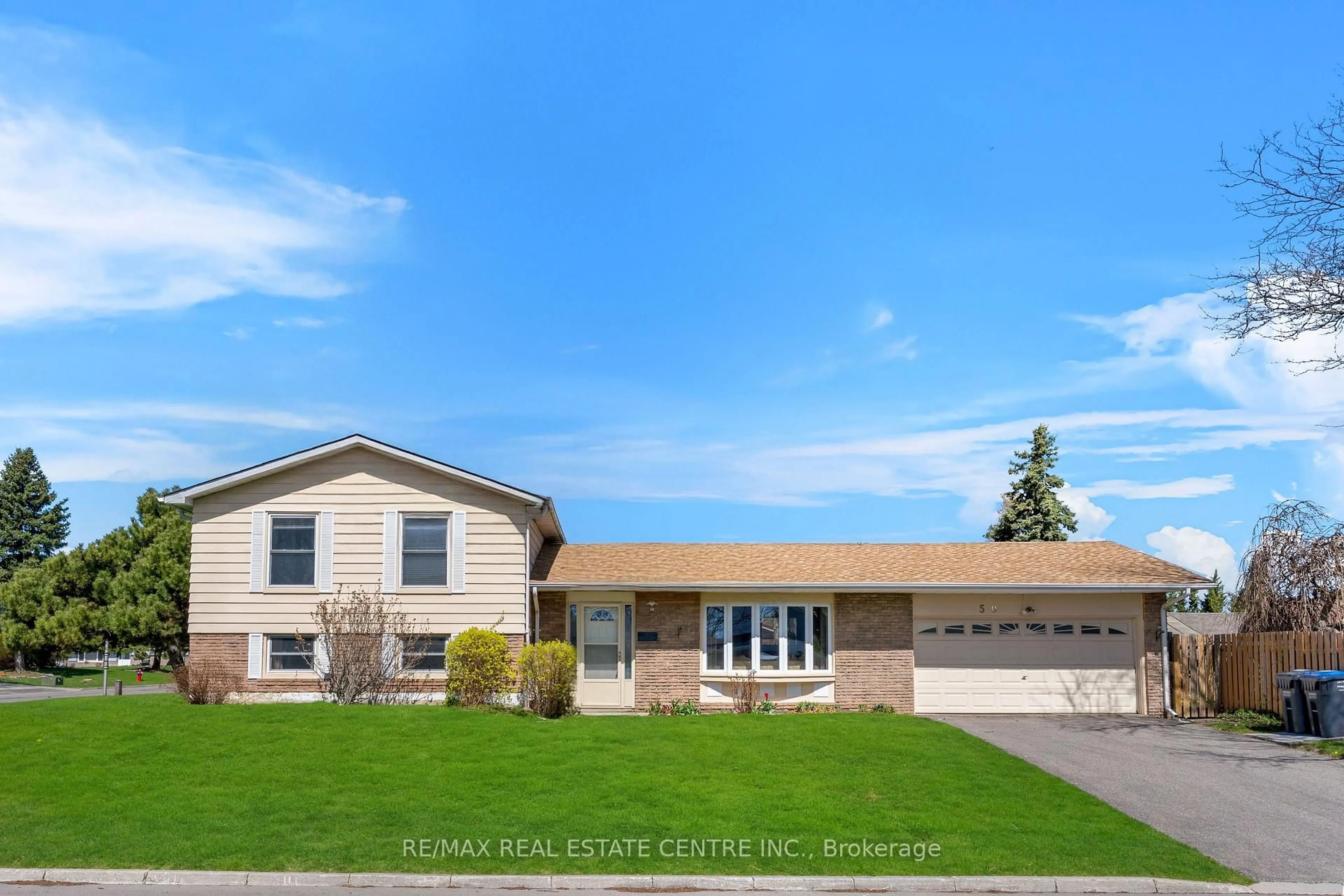 Home with vinyl exterior material, unknown for 50 Jerome Cres, Brampton Ontario L6S 2H1