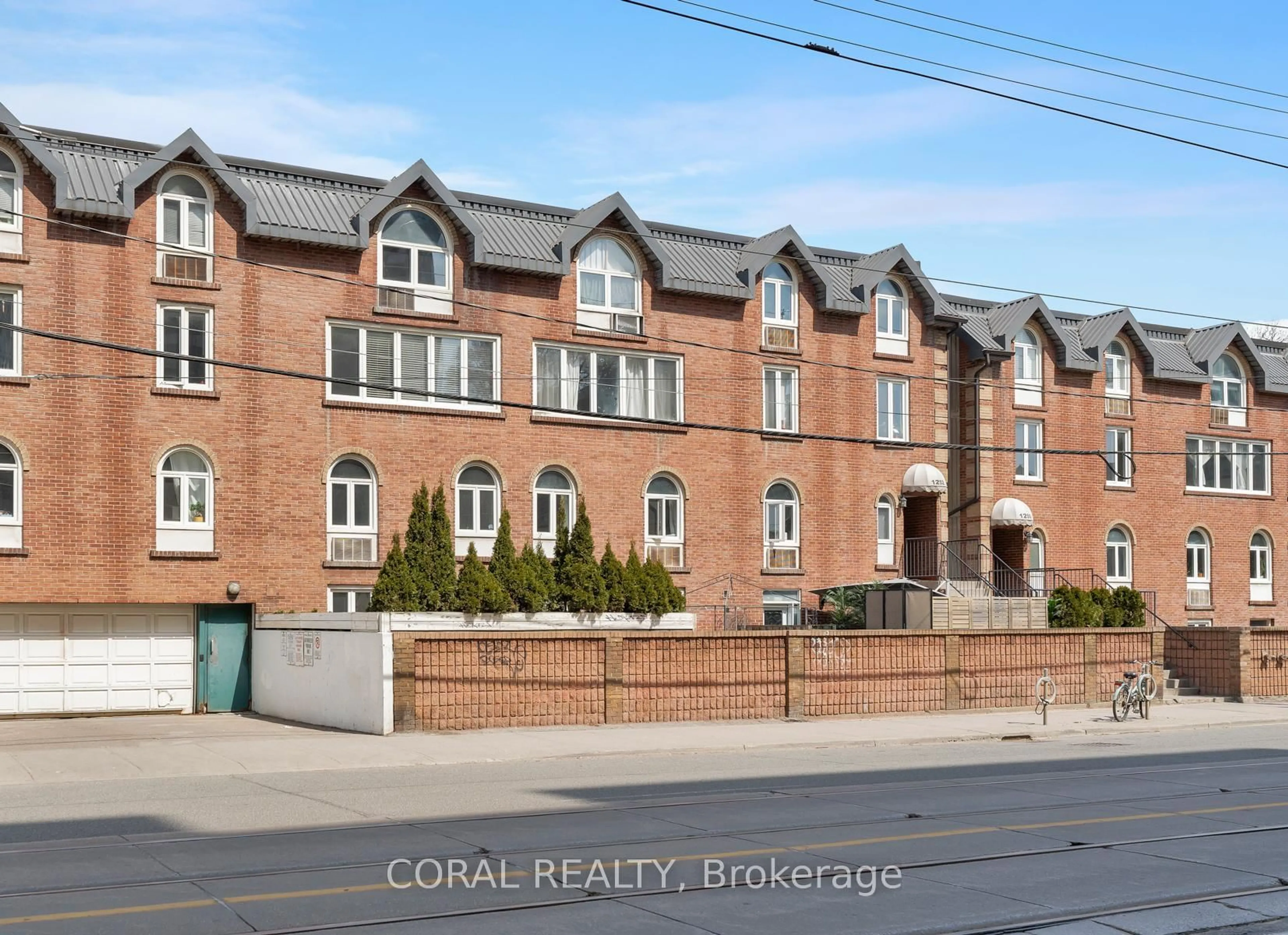 A pic from outside/outdoor area/front of a property/back of a property/a pic from drone, building for 1252 King St #7, Toronto Ontario M6K 1G5