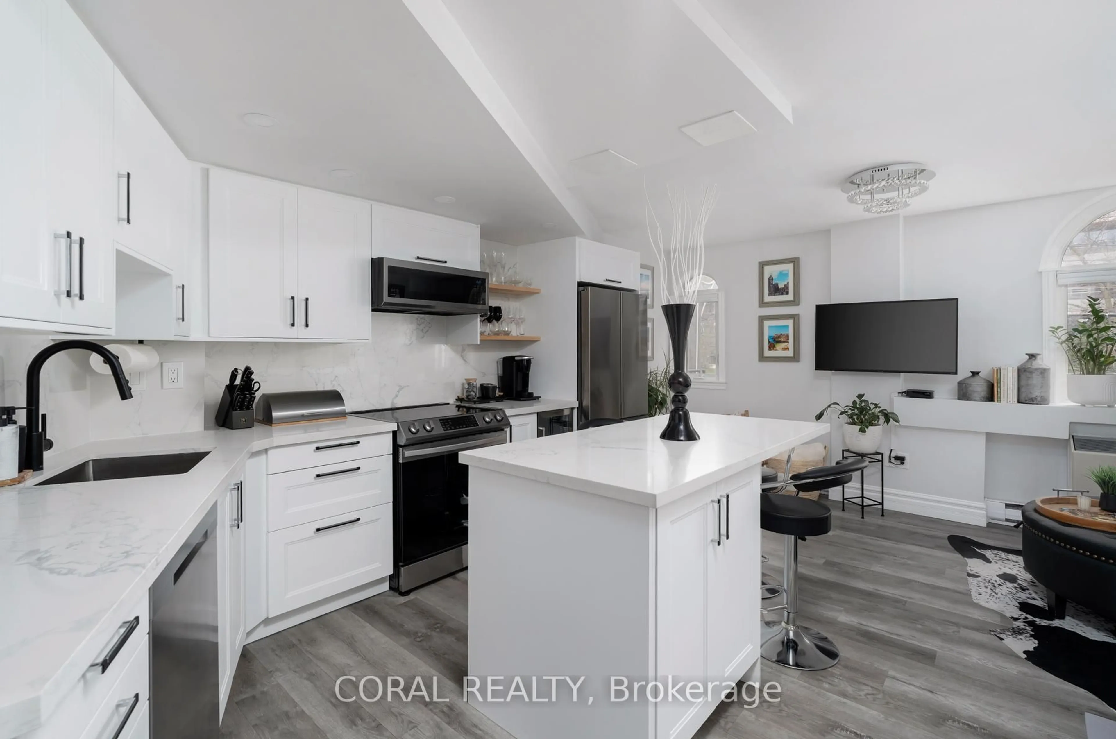 Open concept kitchen, unknown for 1252 King St #7, Toronto Ontario M6K 1G5