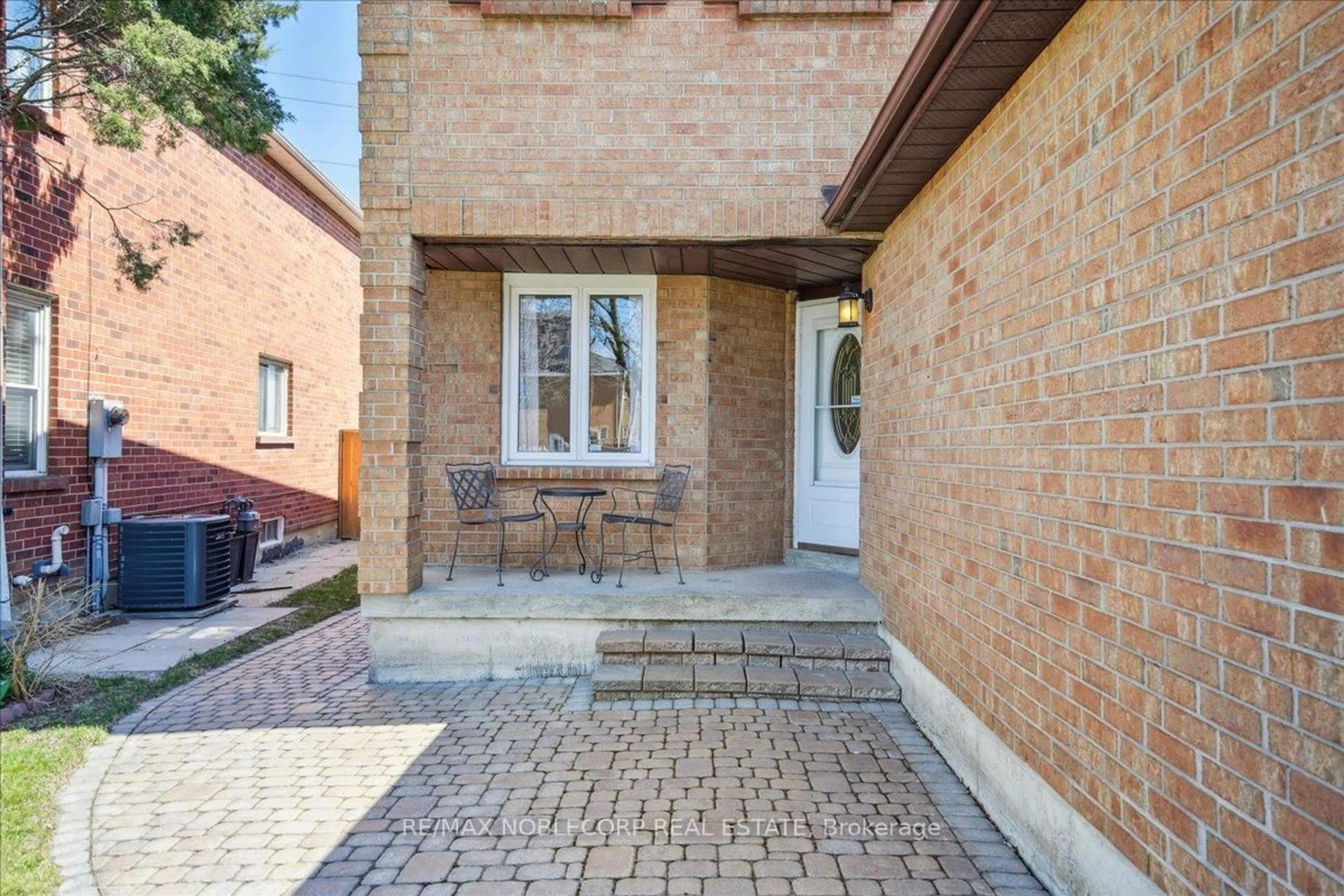 Home with brick exterior material, street for 340 Laurentian Ave, Mississauga Ontario L4Z 2J4