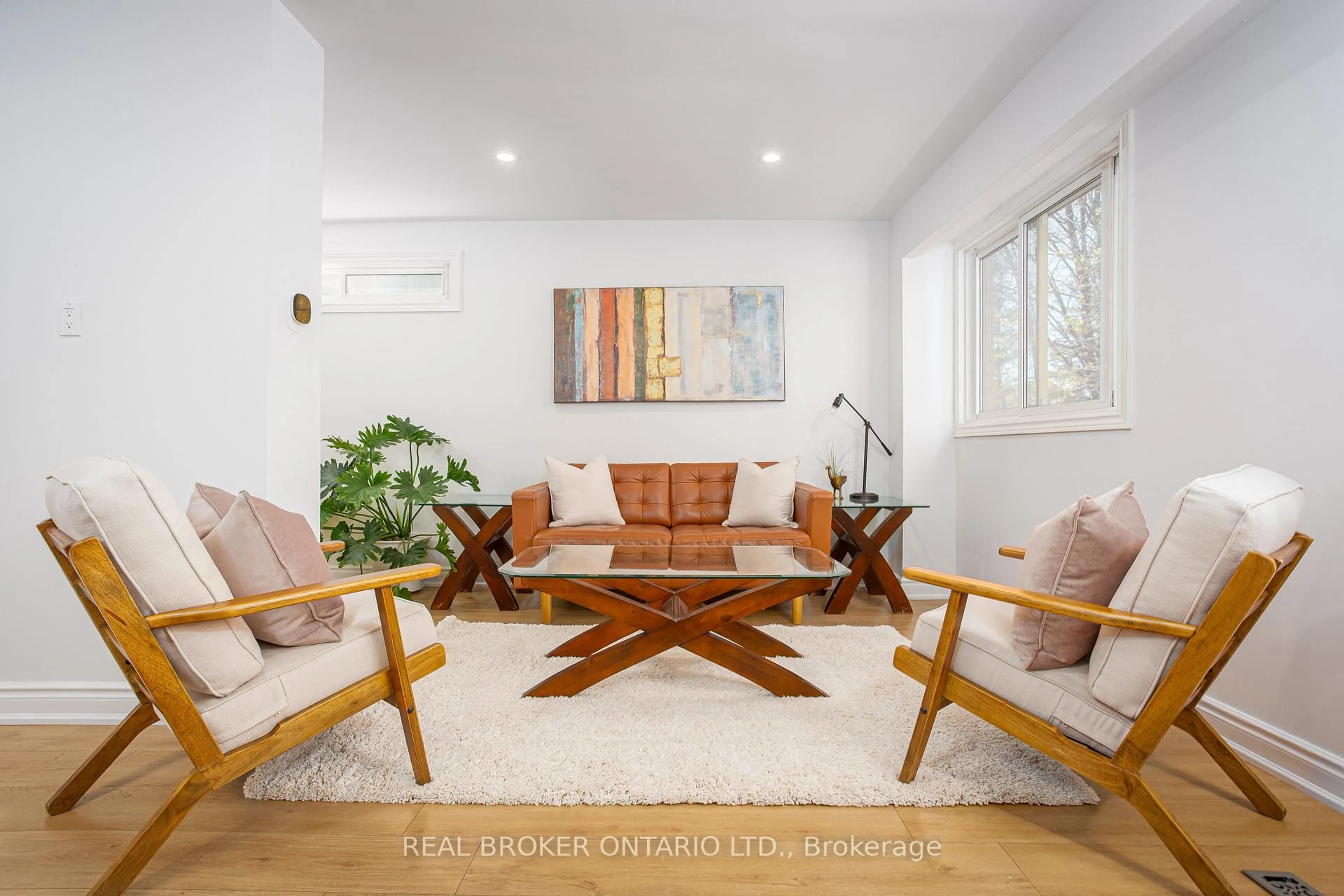 Living room with furniture, unknown for 1135 McCraney St #6, Oakville Ontario L6H 3A3