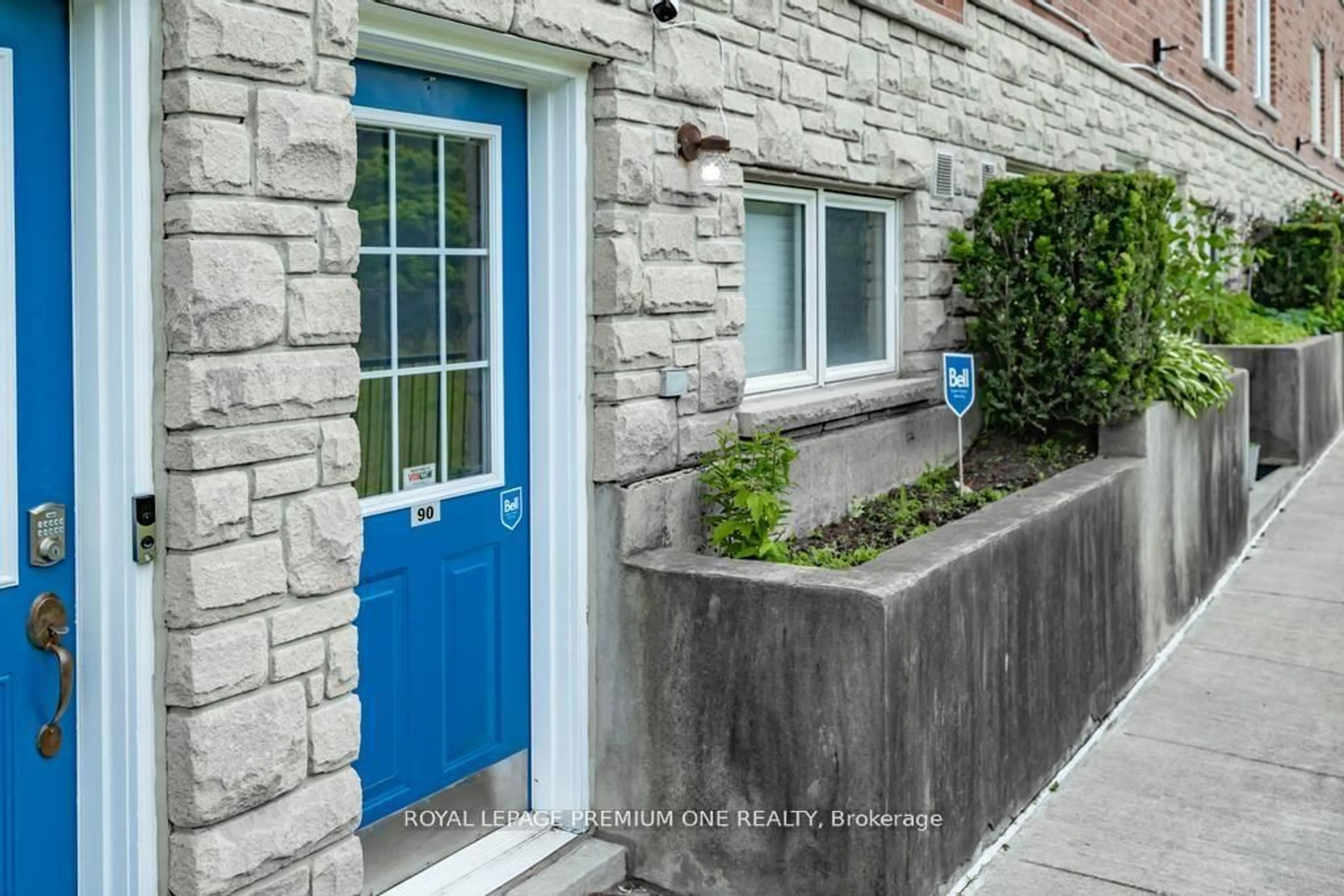 Indoor entryway for 65 Turntable Cres #90, Toronto Ontario M6H 4K8