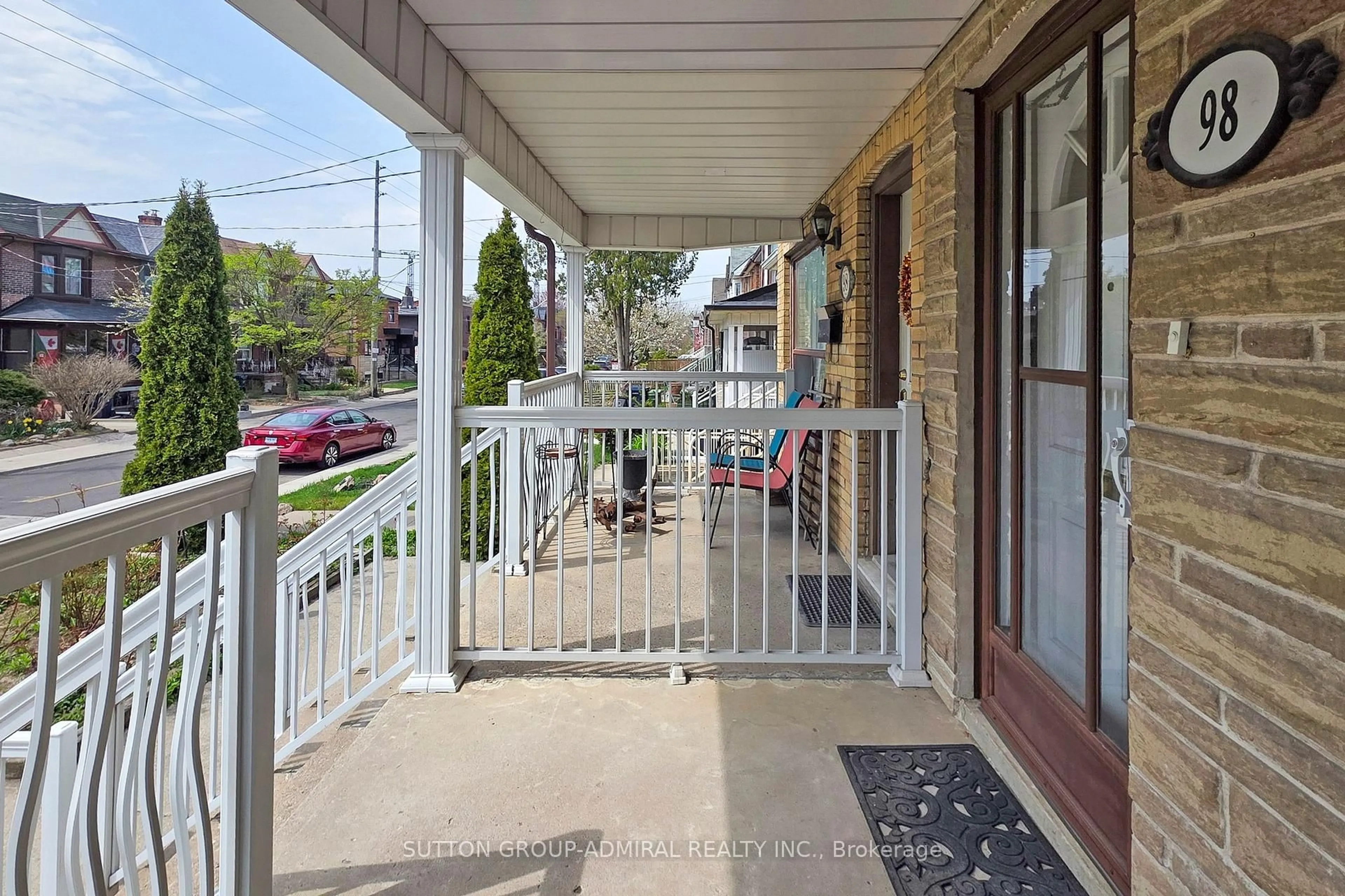 Patio, street for 98 Wallace Ave, Toronto Ontario M6H 1T5