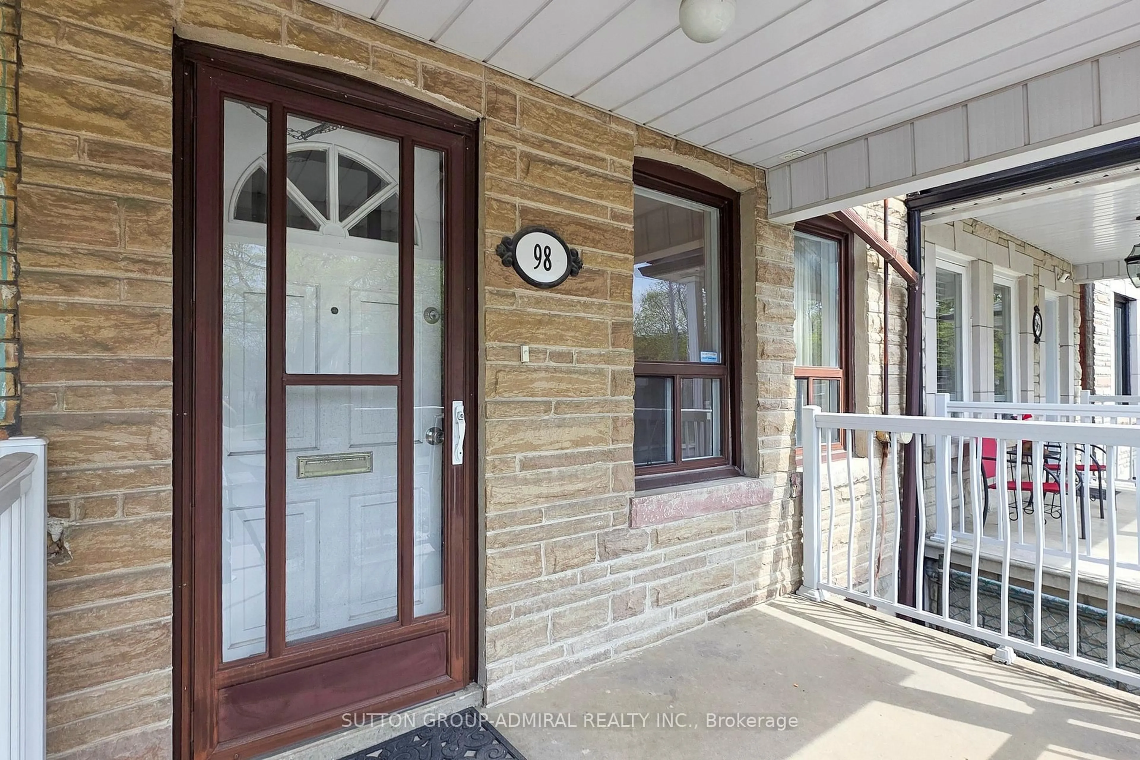 Indoor entryway for 98 Wallace Ave, Toronto Ontario M6H 1T5