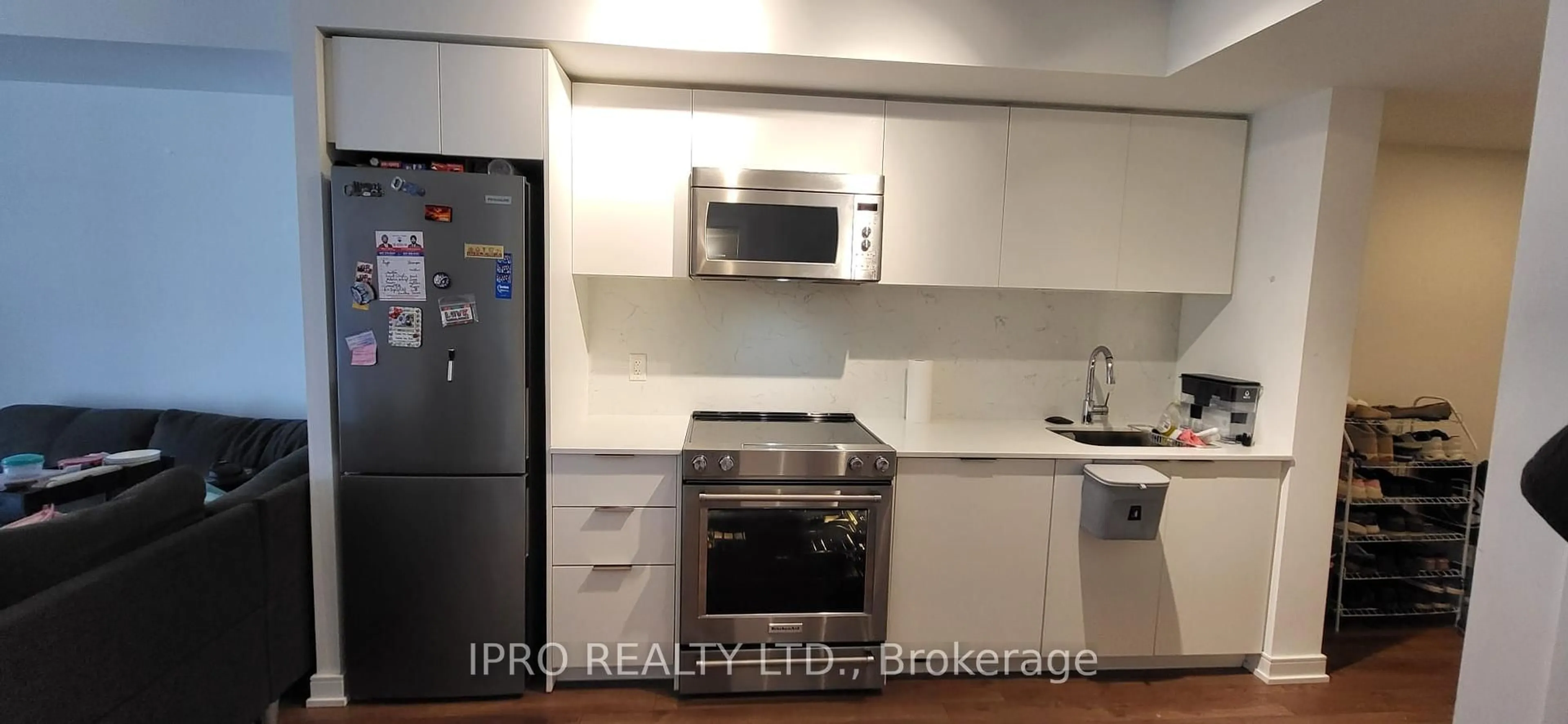 Standard kitchen, wood/laminate floor for 30 Samuel Wood Way #314, Toronto Ontario M9B 1B1